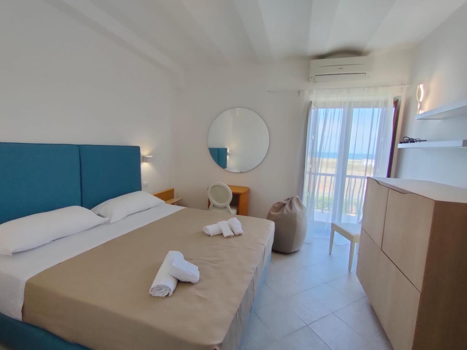 Double Room with Sea View - Photo 2