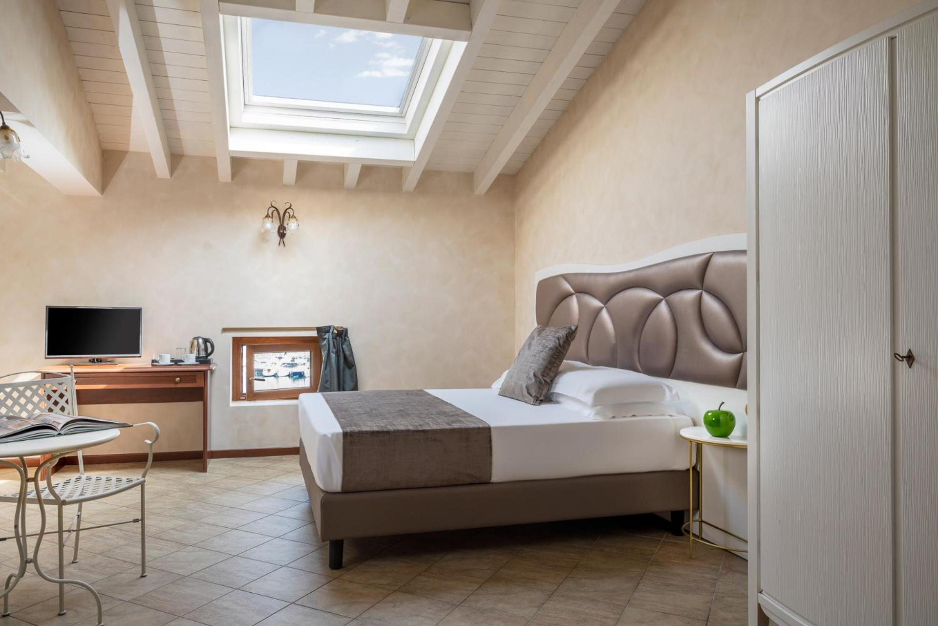 Double or Twin Room - Attic photo 1