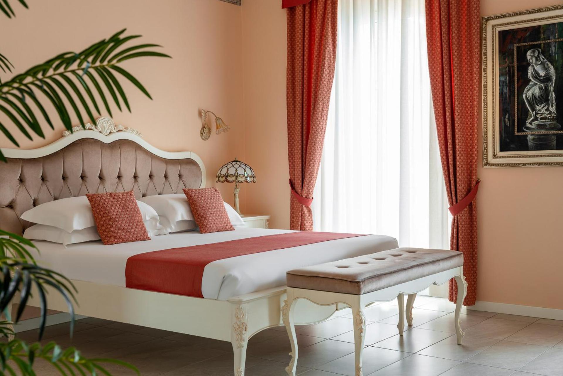 Junior Suite with Balcony and Lake View photo 1