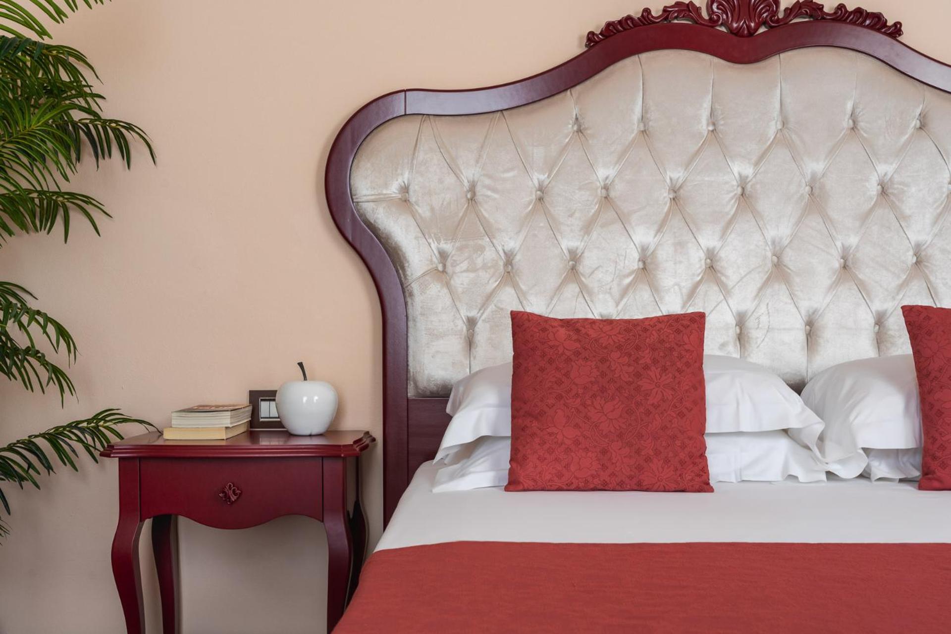 Double Room with Balcony and Lake View