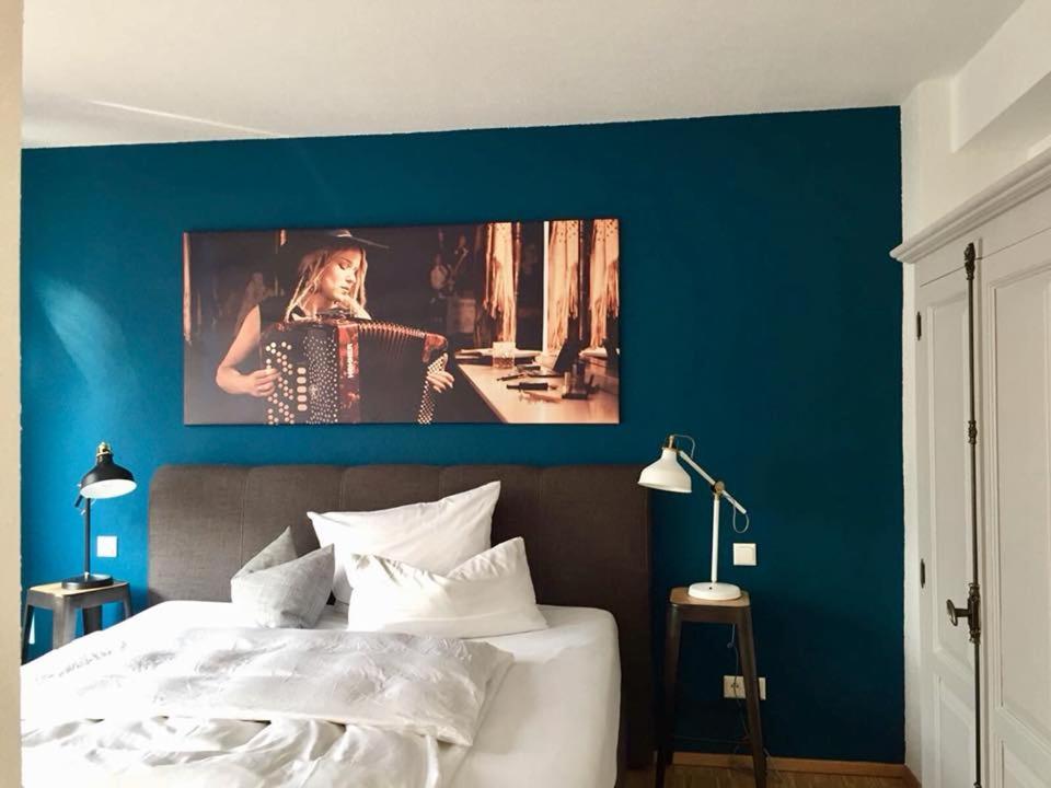 Suite - Photo 1