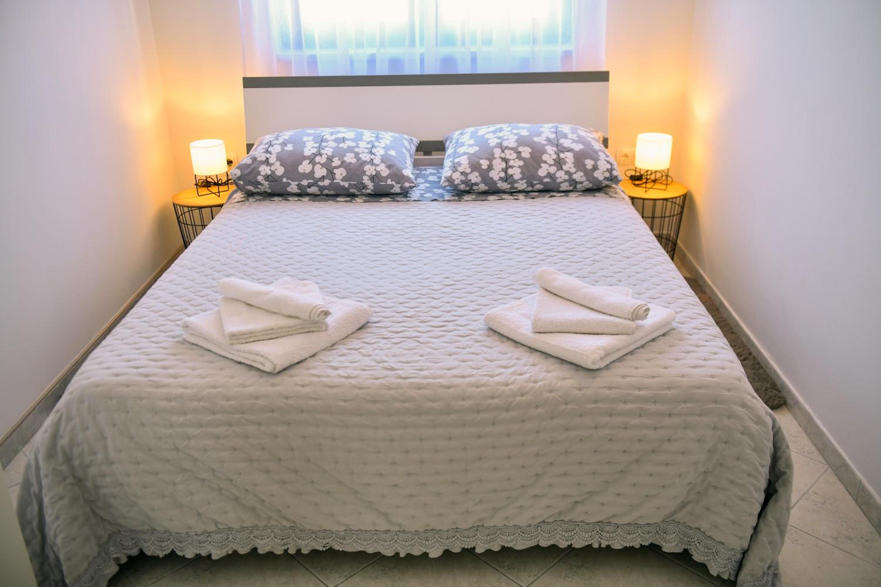 Two-Bedroom Apartment - Photo 31