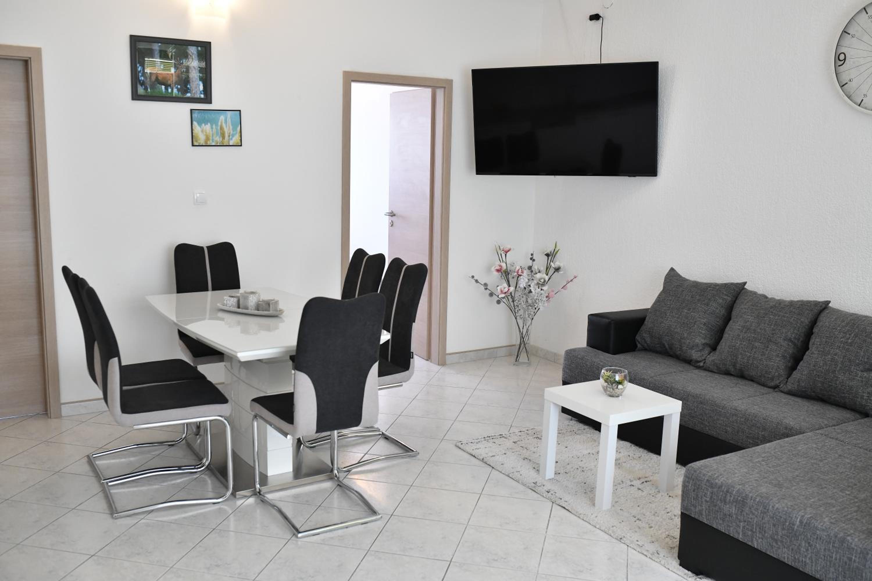 Two-Bedroom Apartment - Photo 16