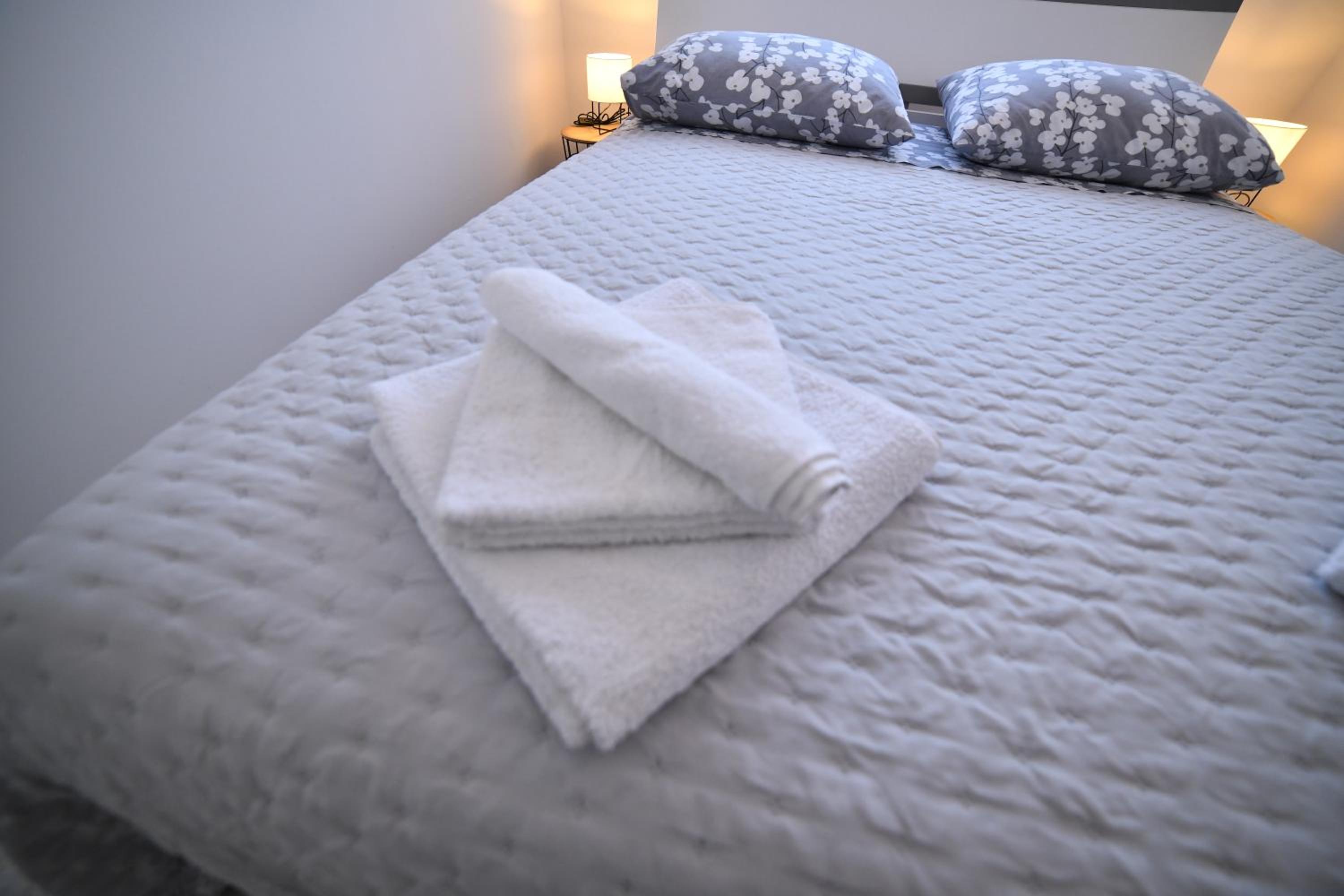 Two-Bedroom Apartment - Photo 24