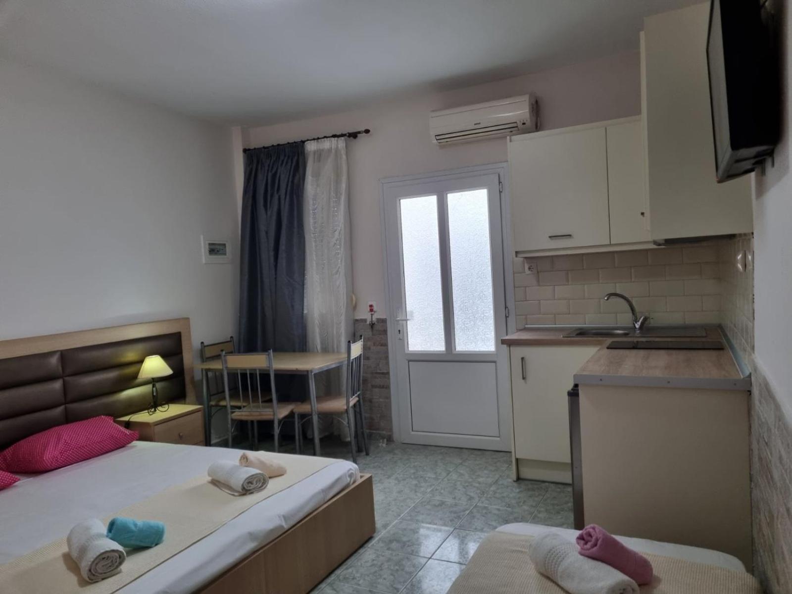 Studio (3 Adults)