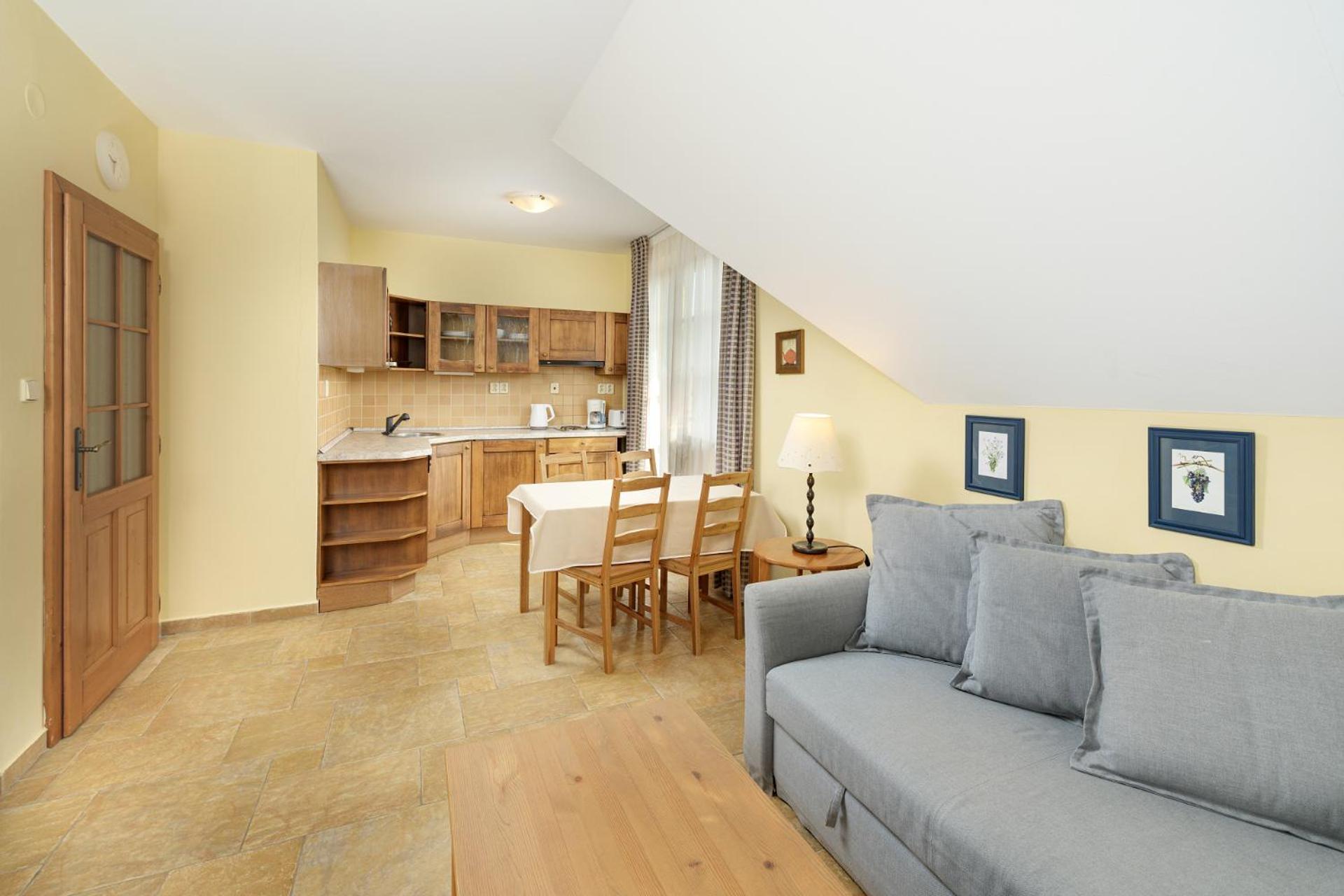 Apartment with Balcony photo 3