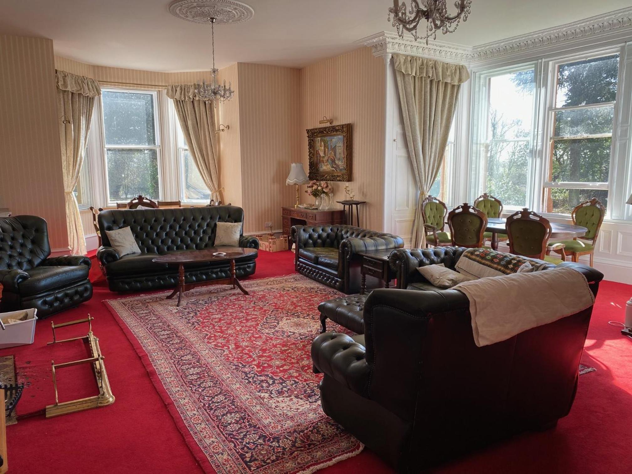 Seven-Bedroom House photo 1