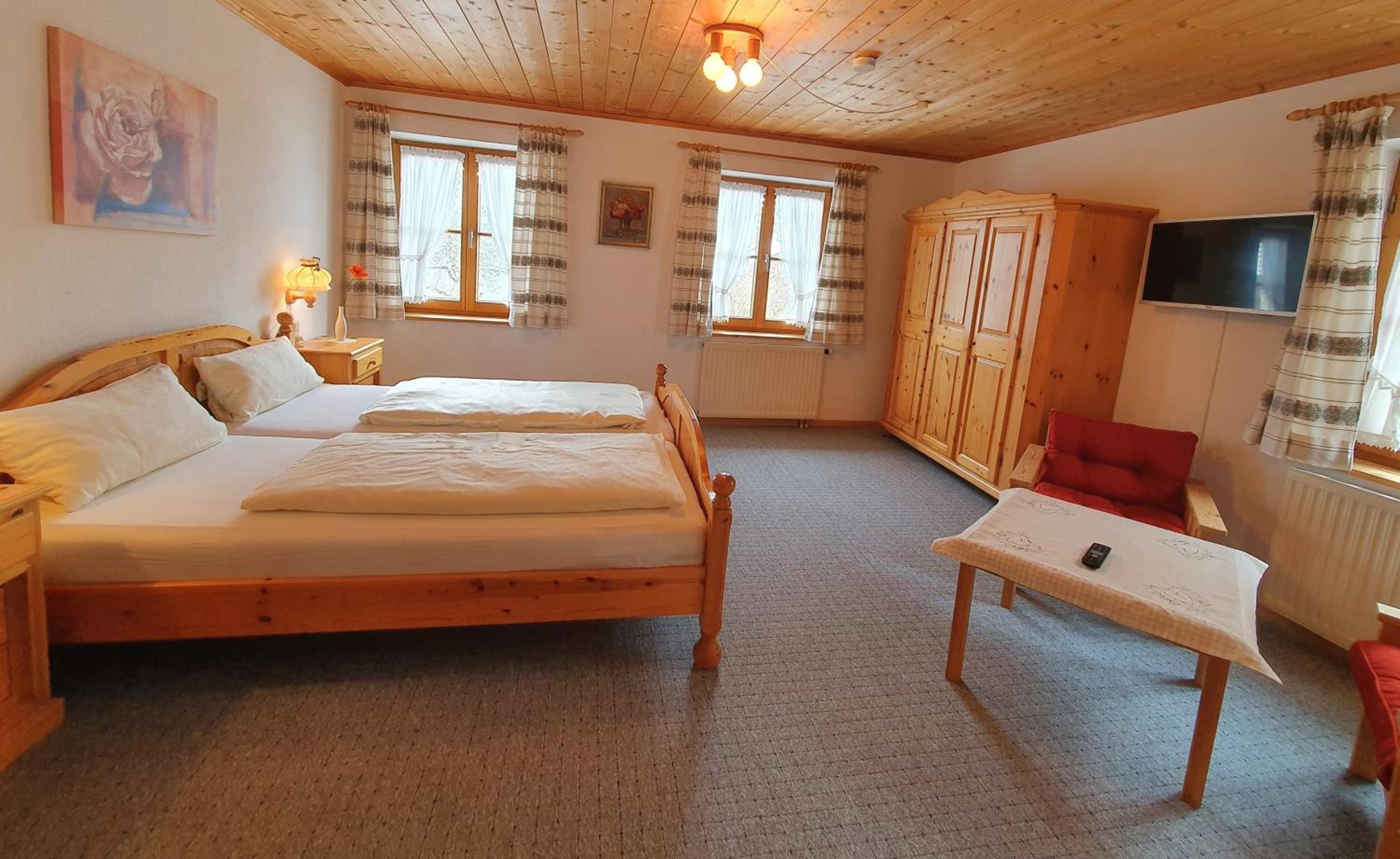 Double Room with Private Bathroom - Photo 6