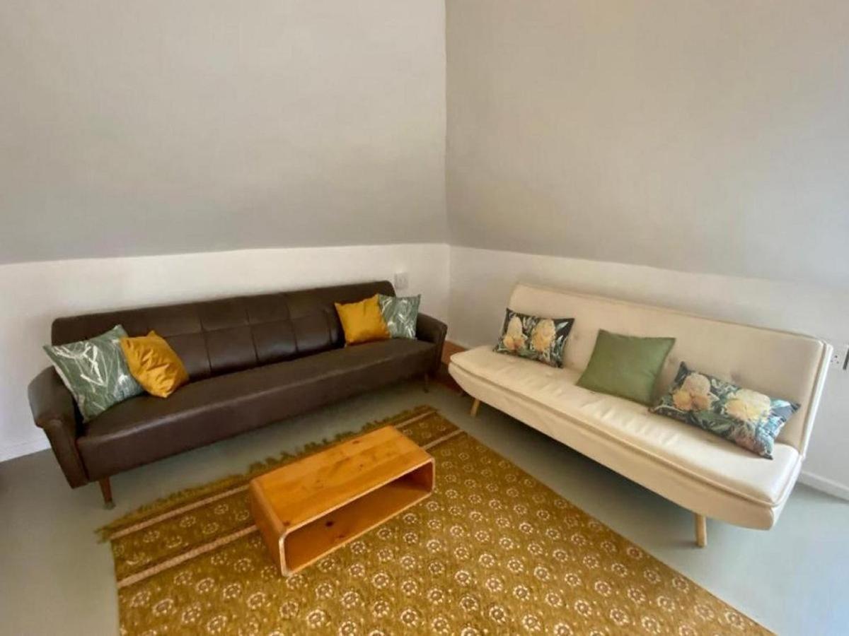 Studio with Balcony - Photo 6