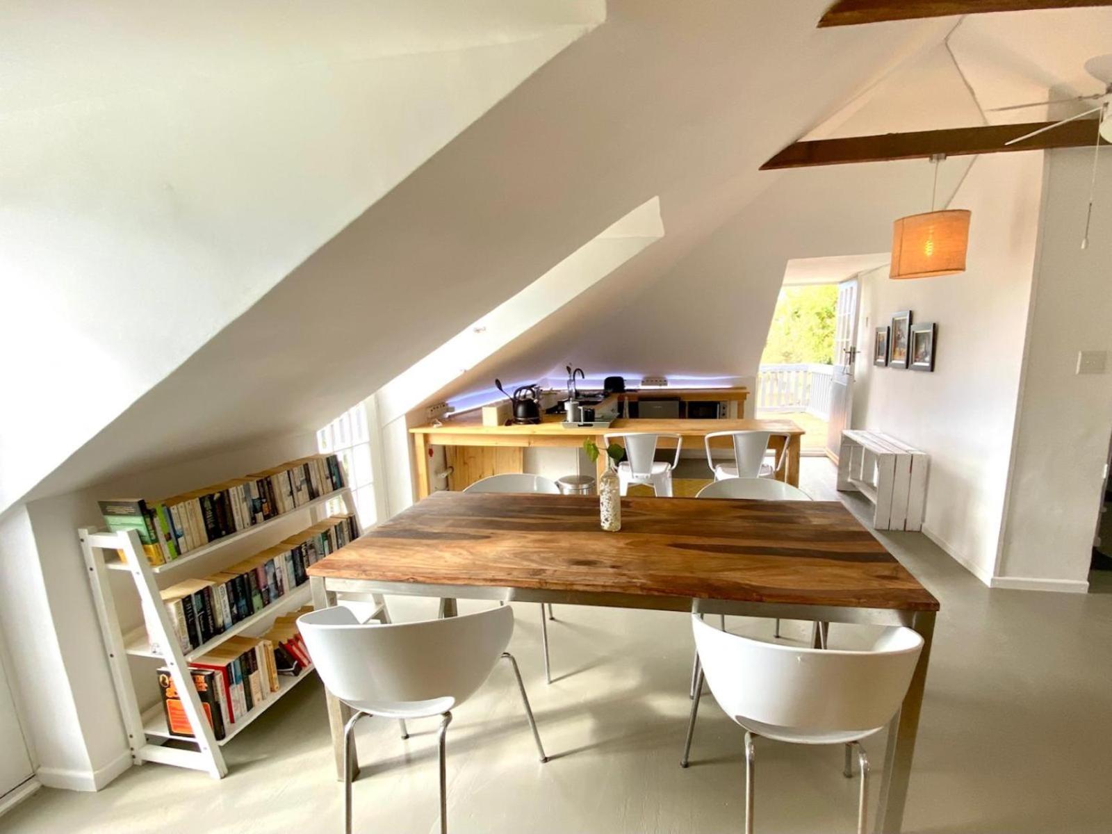 Studio with Balcony - Photo 4