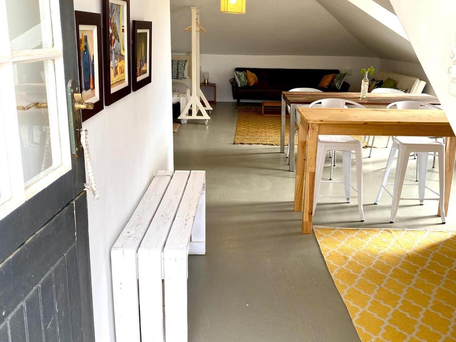 Studio with Balcony - Photo 10