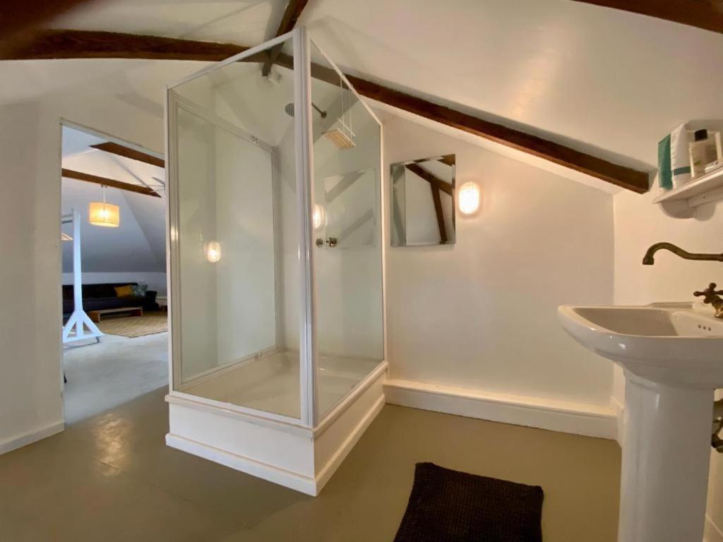Studio with Balcony - Photo 8