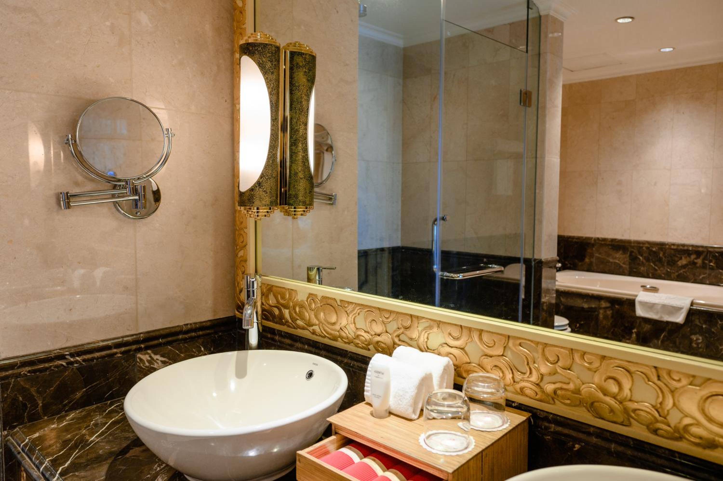 Senior Suite - Photo 6