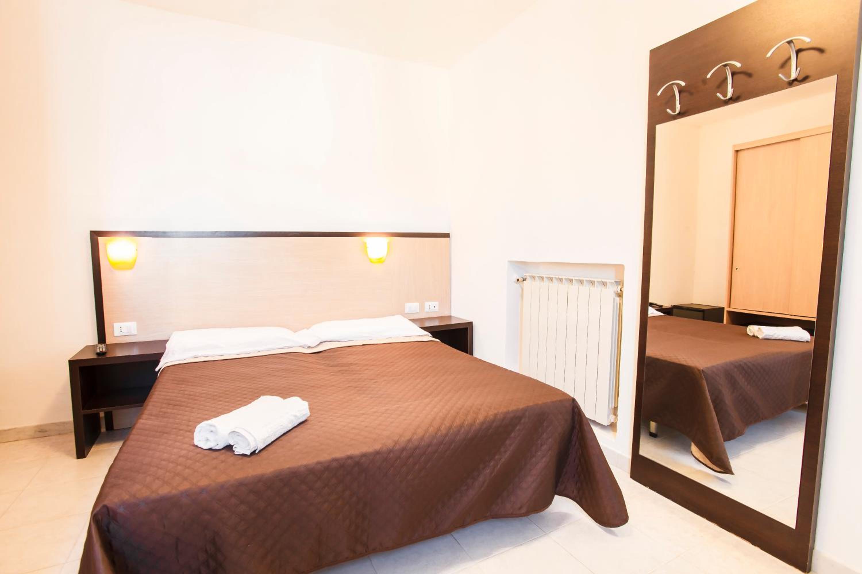 Economy Double Room photo 1