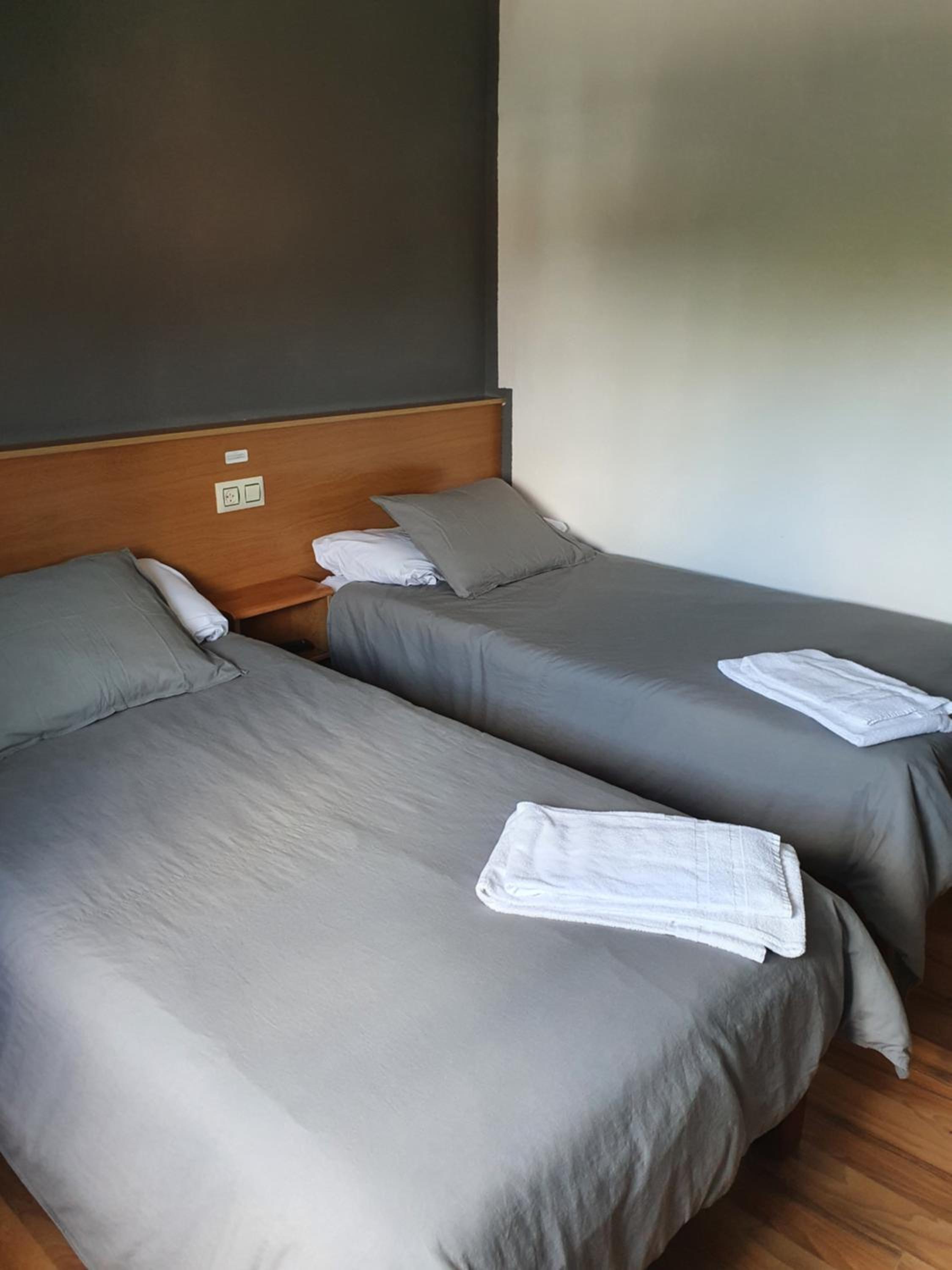 Twin Room with Private Bathroom - Photo 1