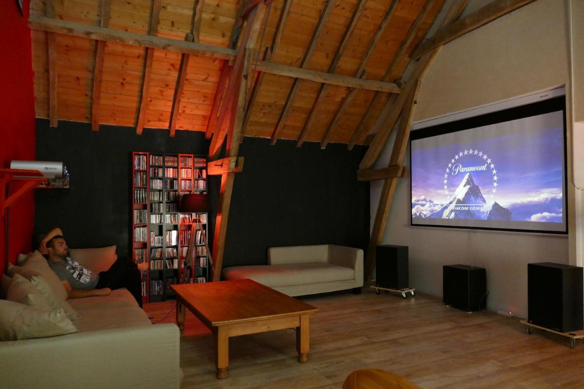 Family Room with Private Bathroom - Photo 3