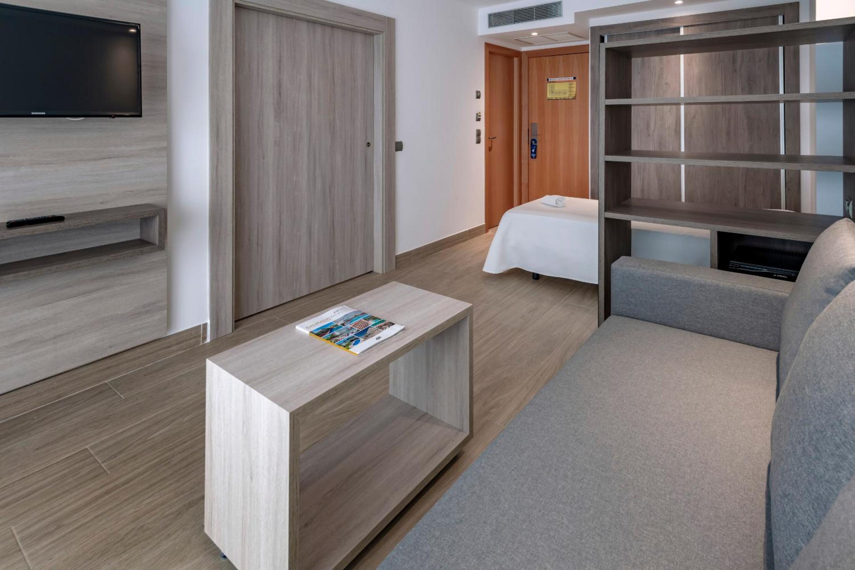 Junior Suite (2 Adults + 2 Children) - Photo 5