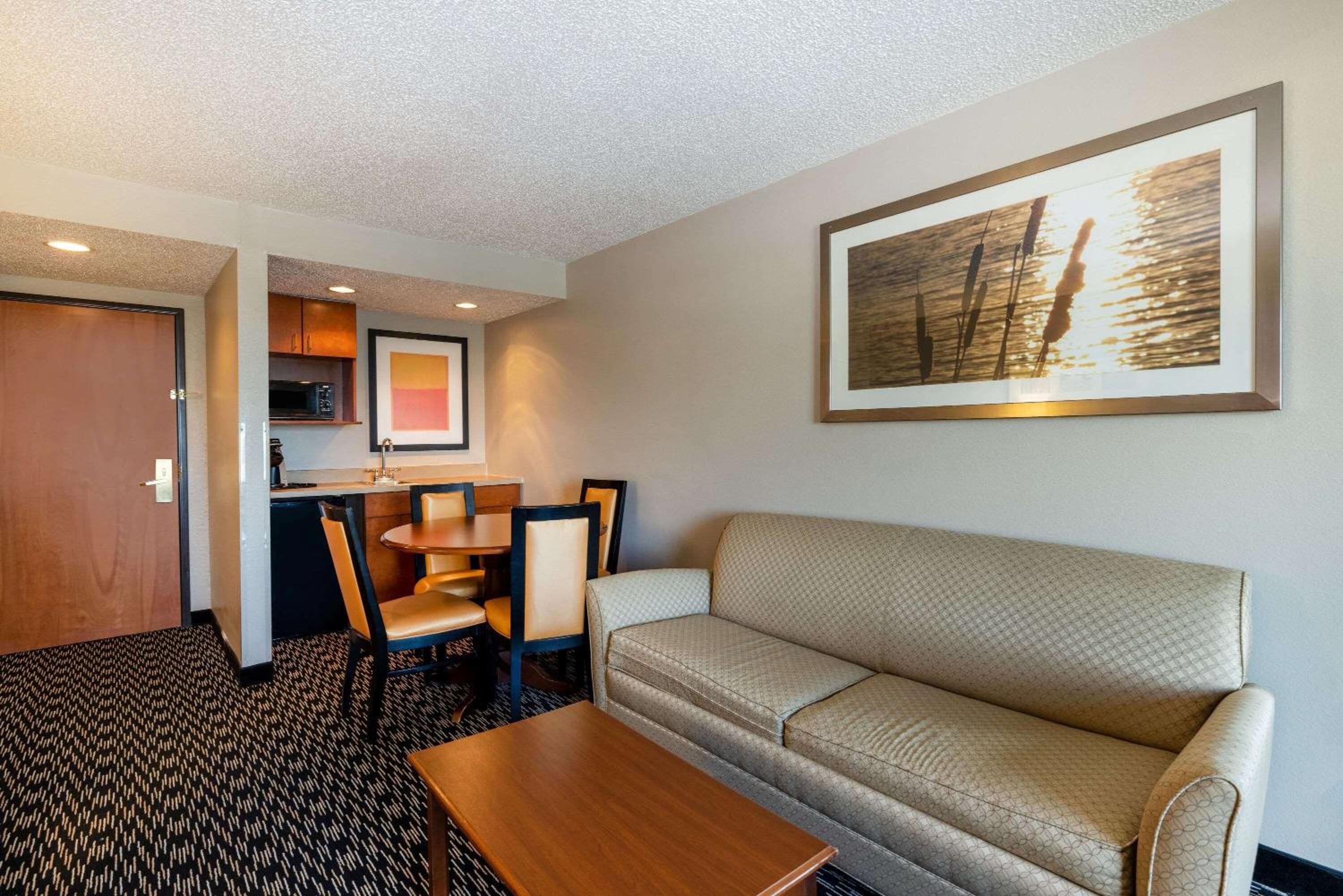 King Suite - Non-Smoking - Photo 1