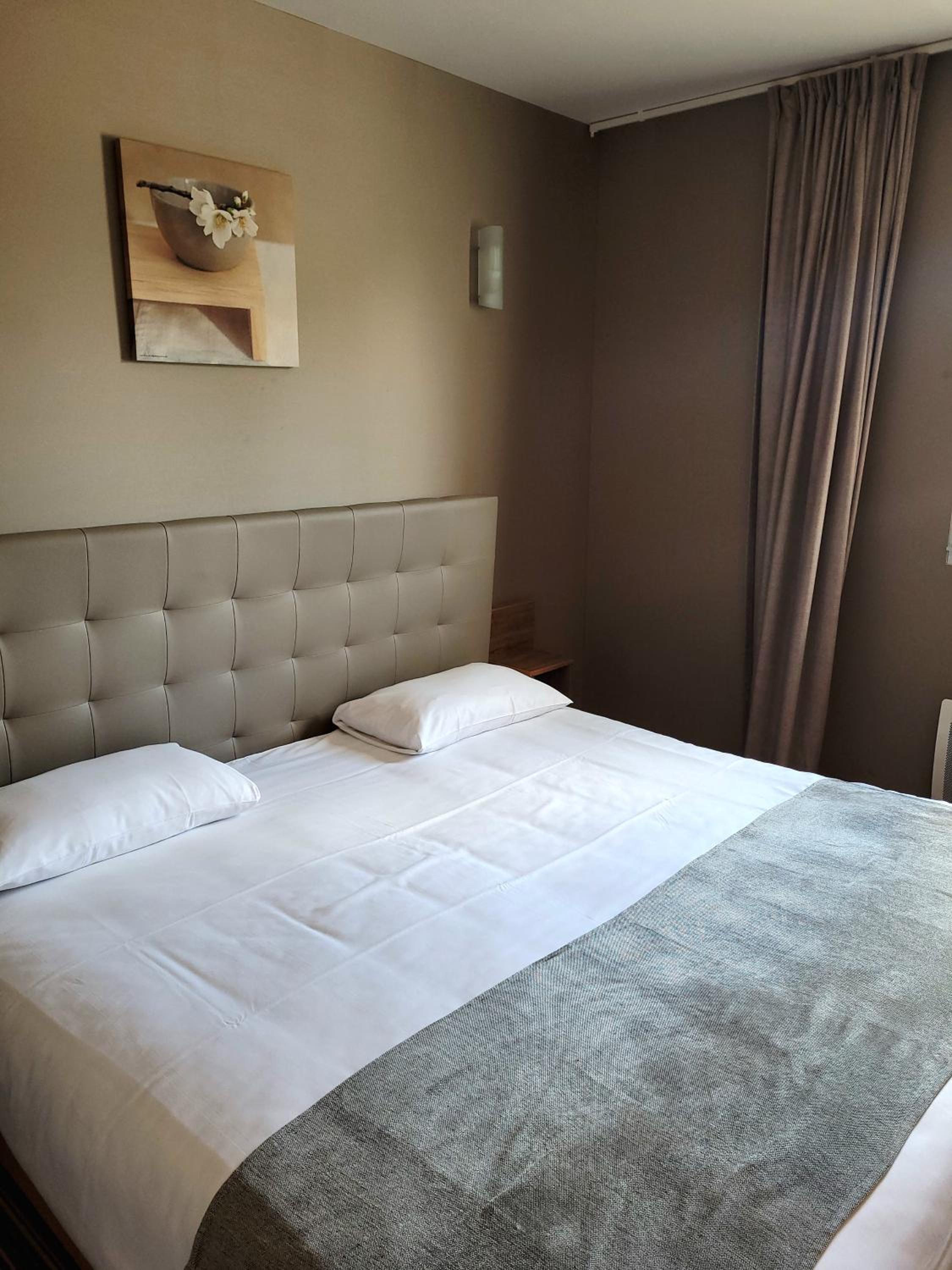 Double Room - Photo 7