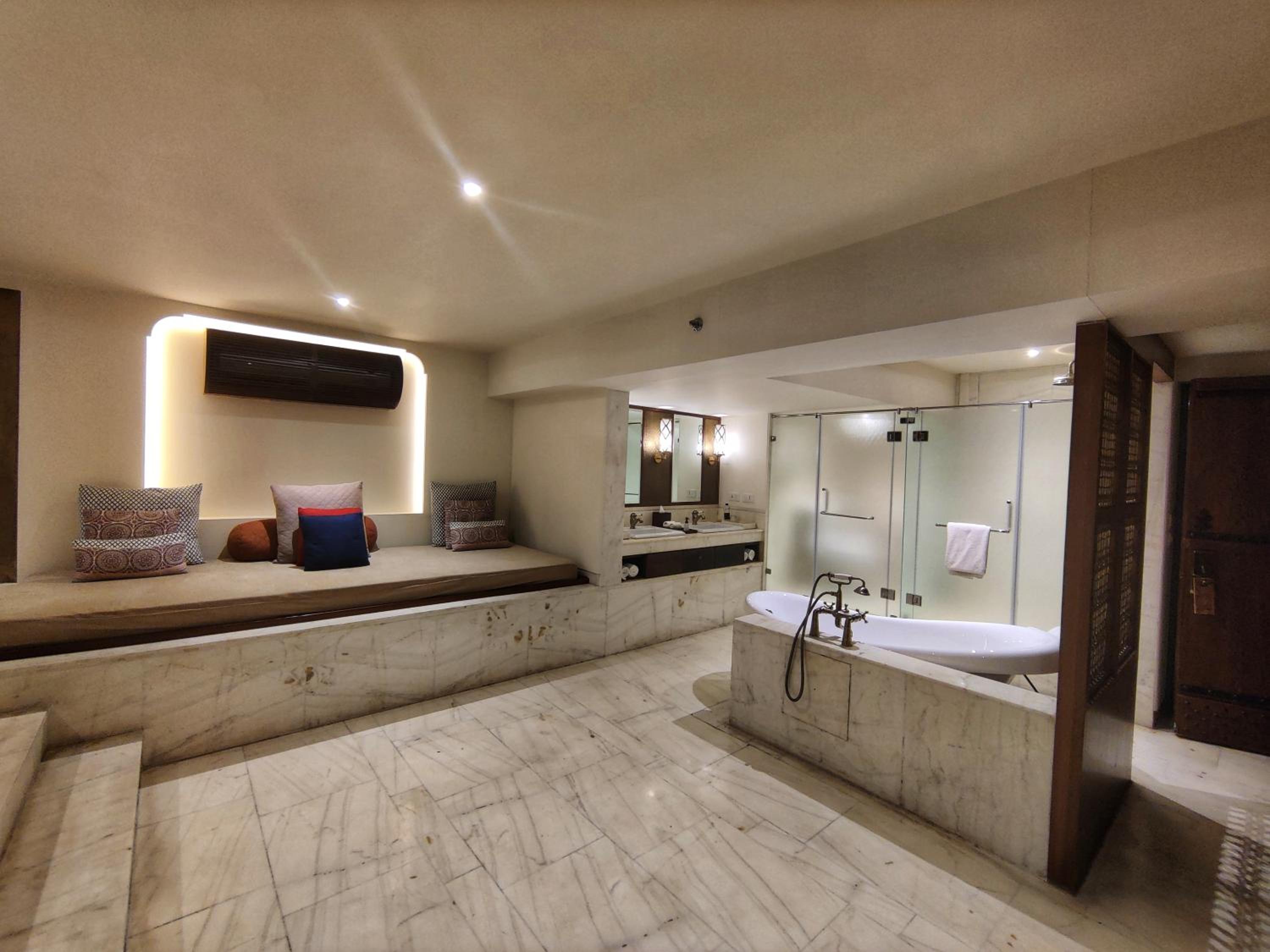 Royal Twin Suite