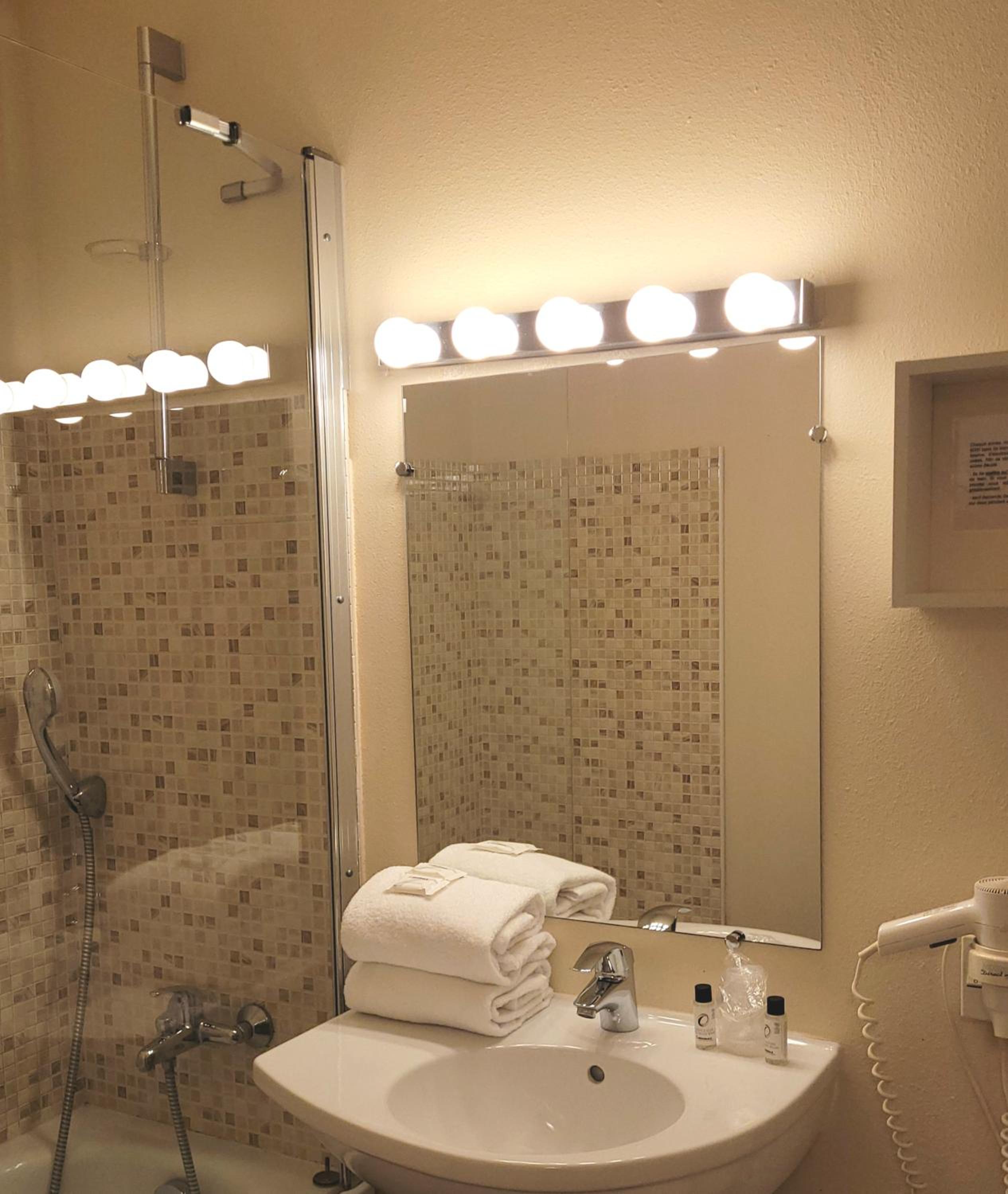 Double Room - Photo 8
