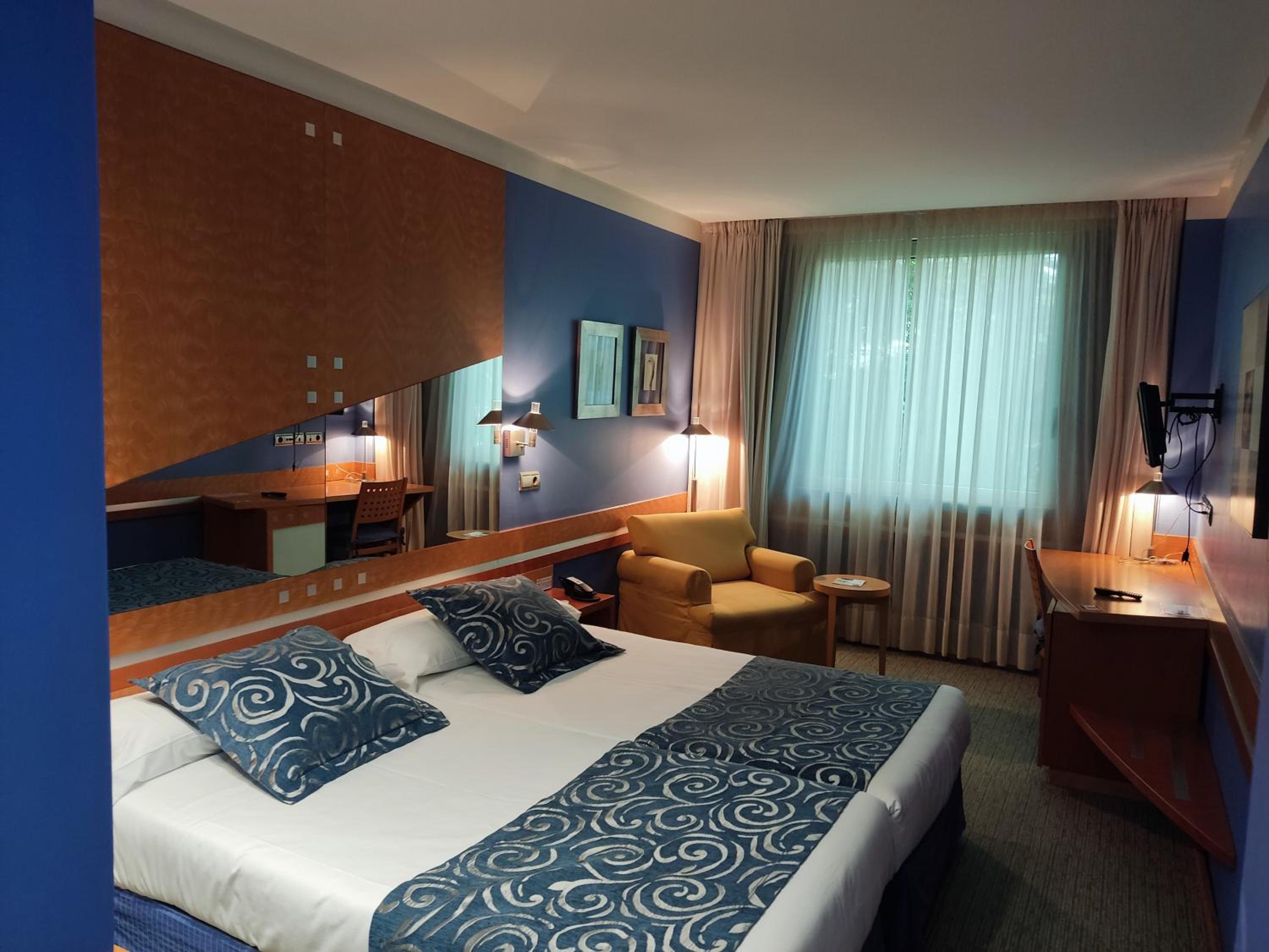 Double or Twin Room - Photo 2