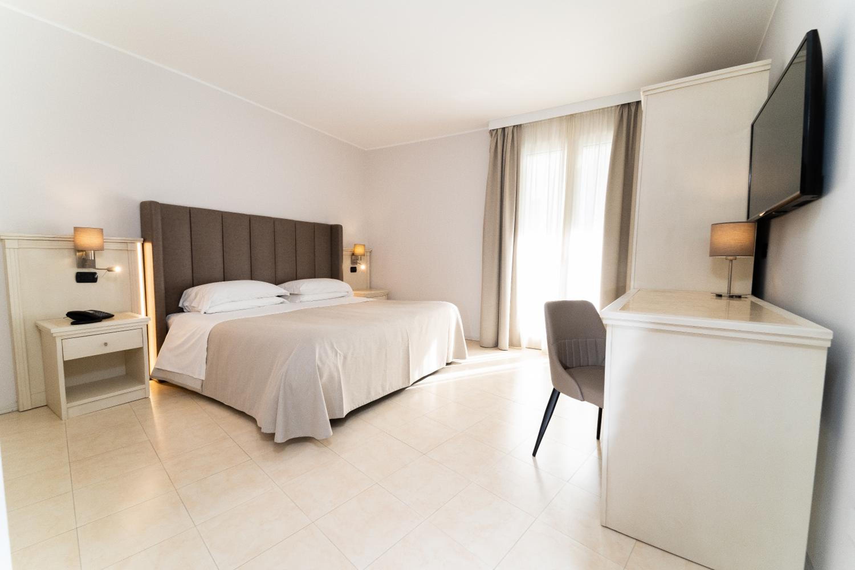 Double or Twin Room with Balcony - Annex