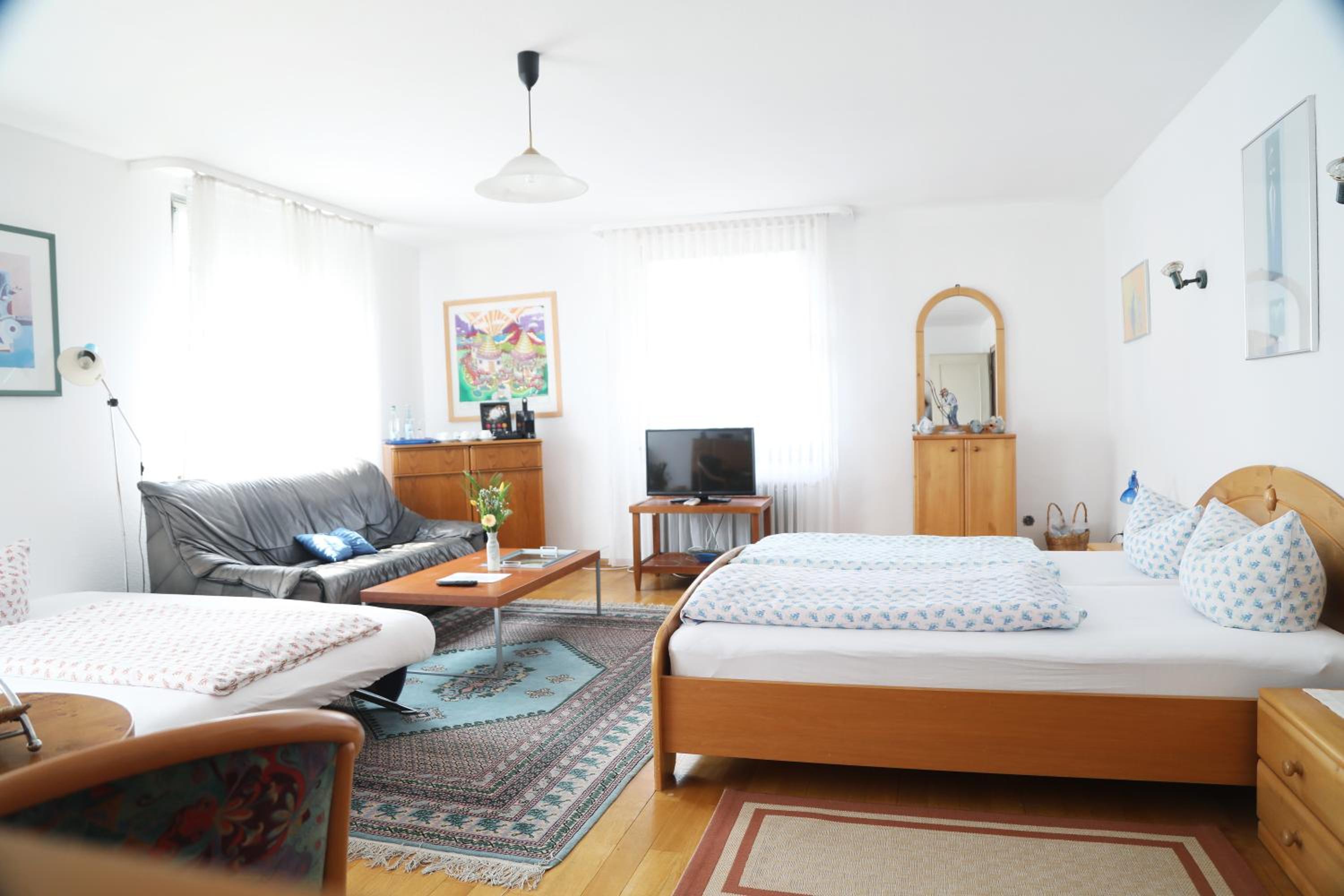 Family Room - Photo 2