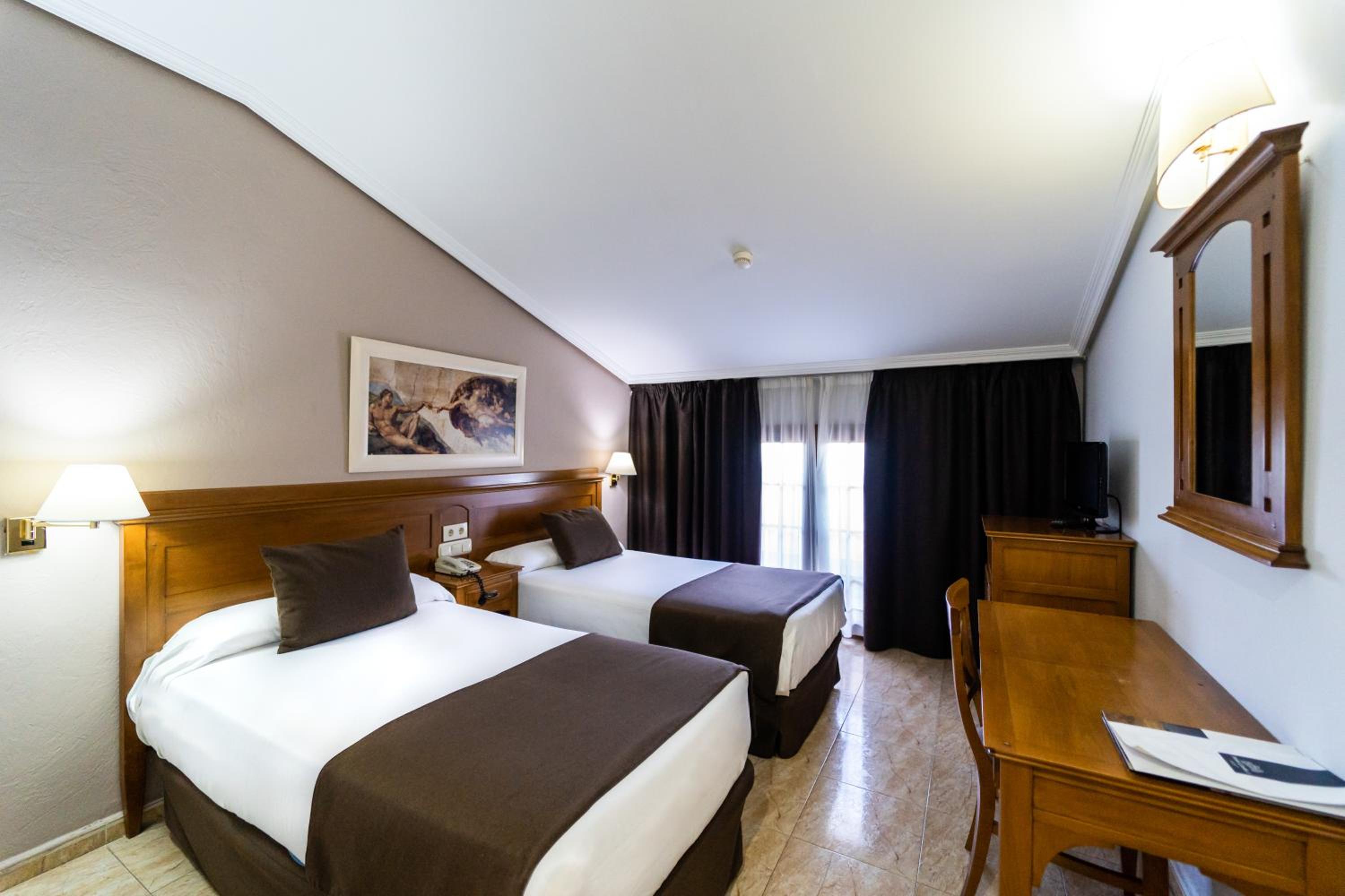 Double or Twin Room photo 3