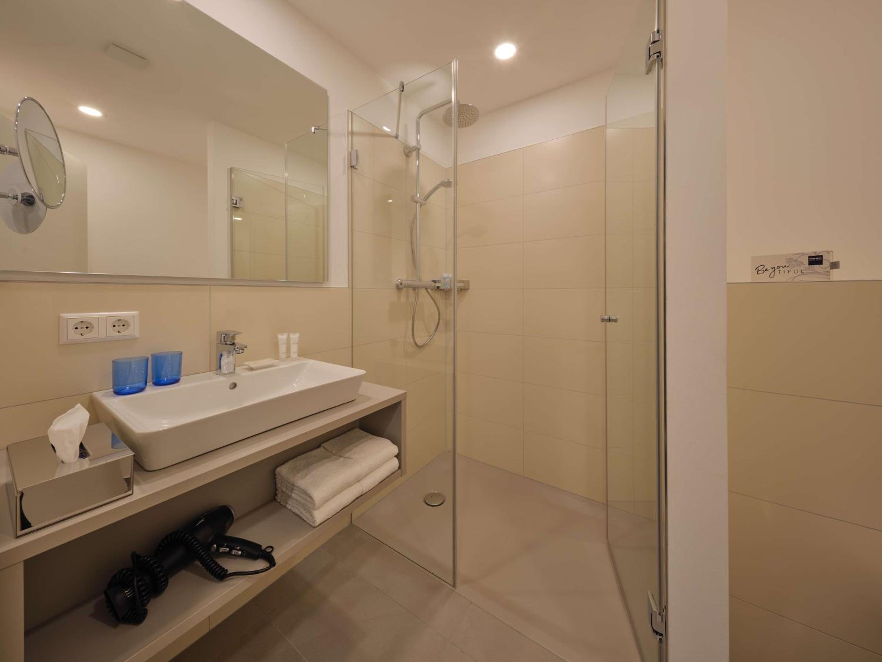 Standard Room with Double Bed photo 2