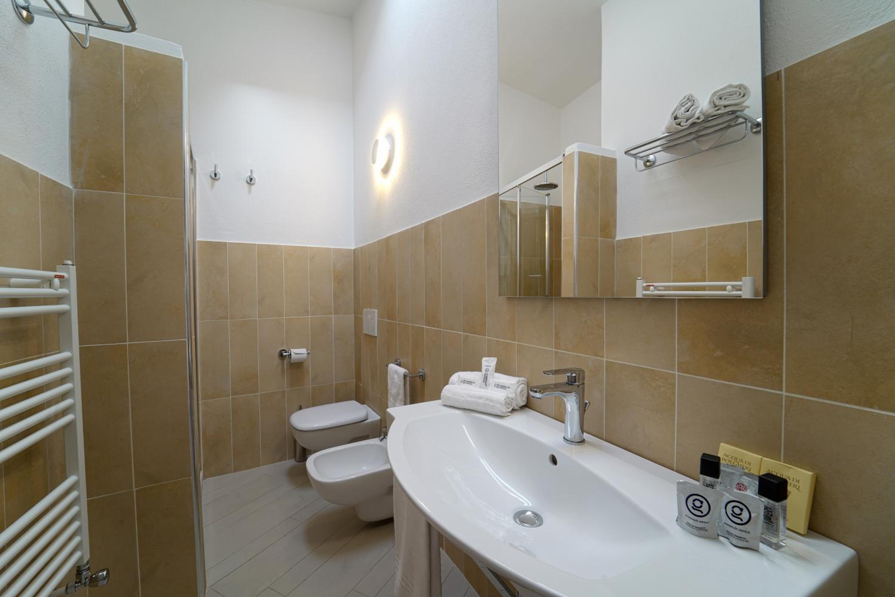 Superior Triple Room with Sea View - Photo 3