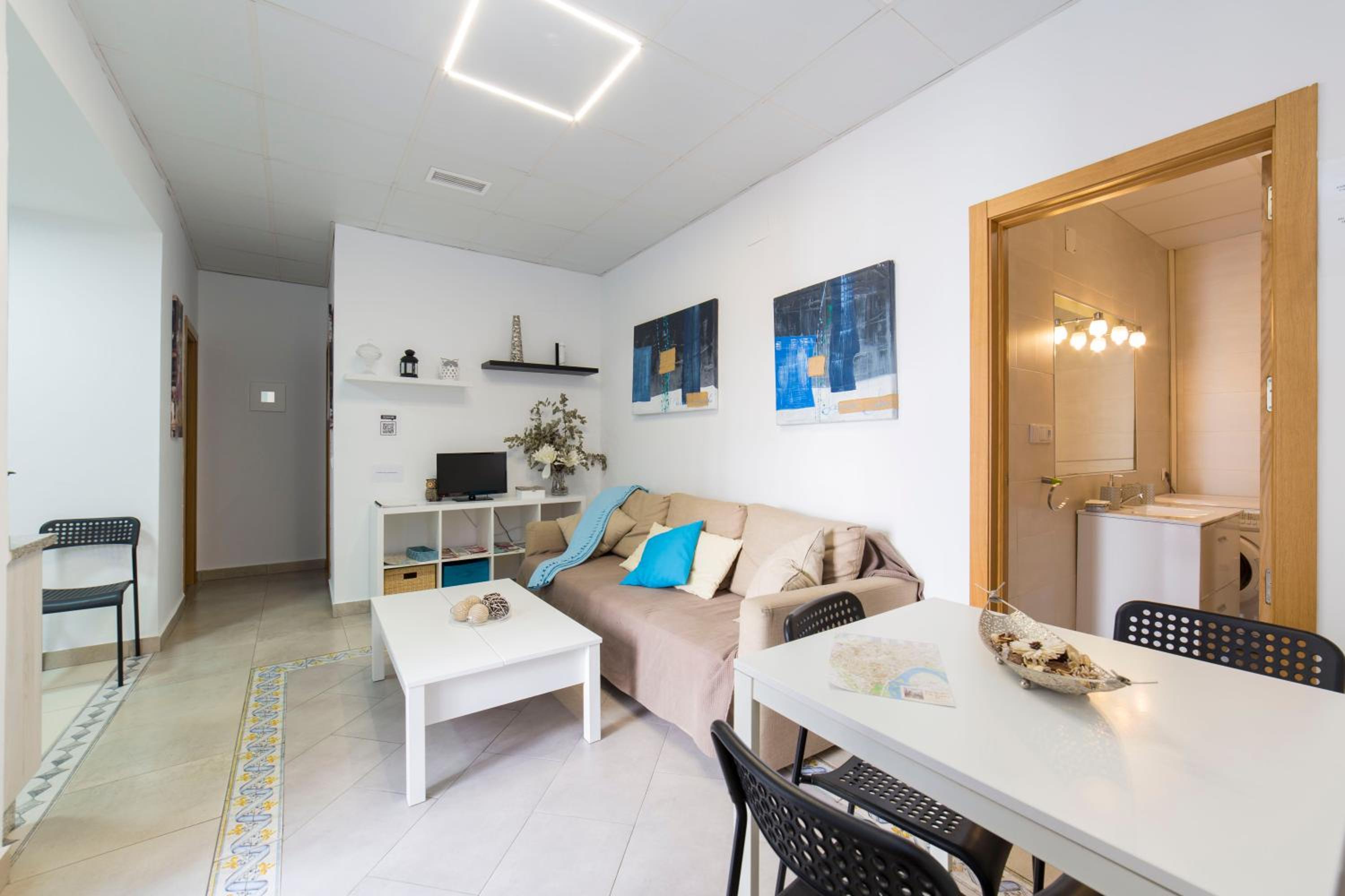 Two bedrooms Apartment with Balcony  - Photo 33