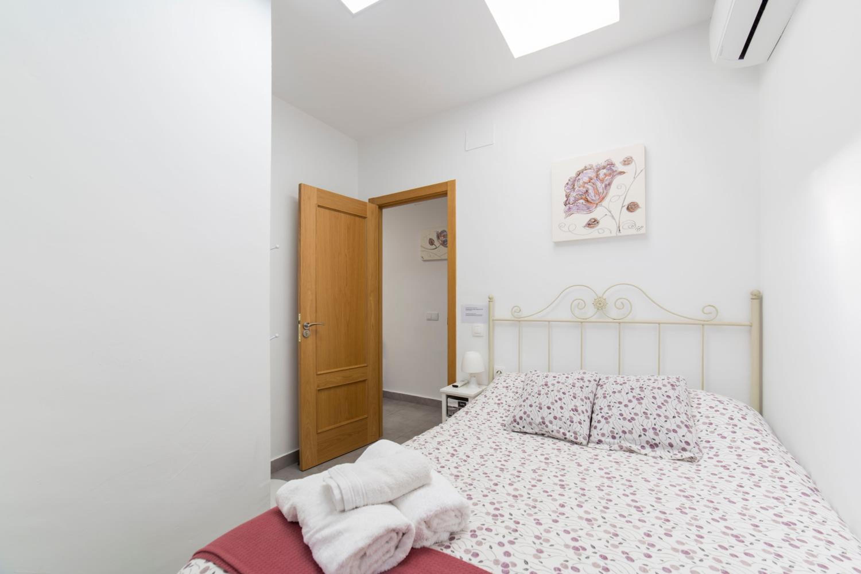 Apartamento estándar con dos habitaciones y dos baños.
