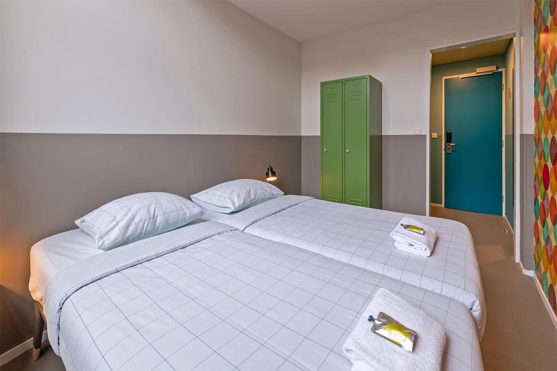 Comfort Twin Room with Bathroom and Shower - Photo 4