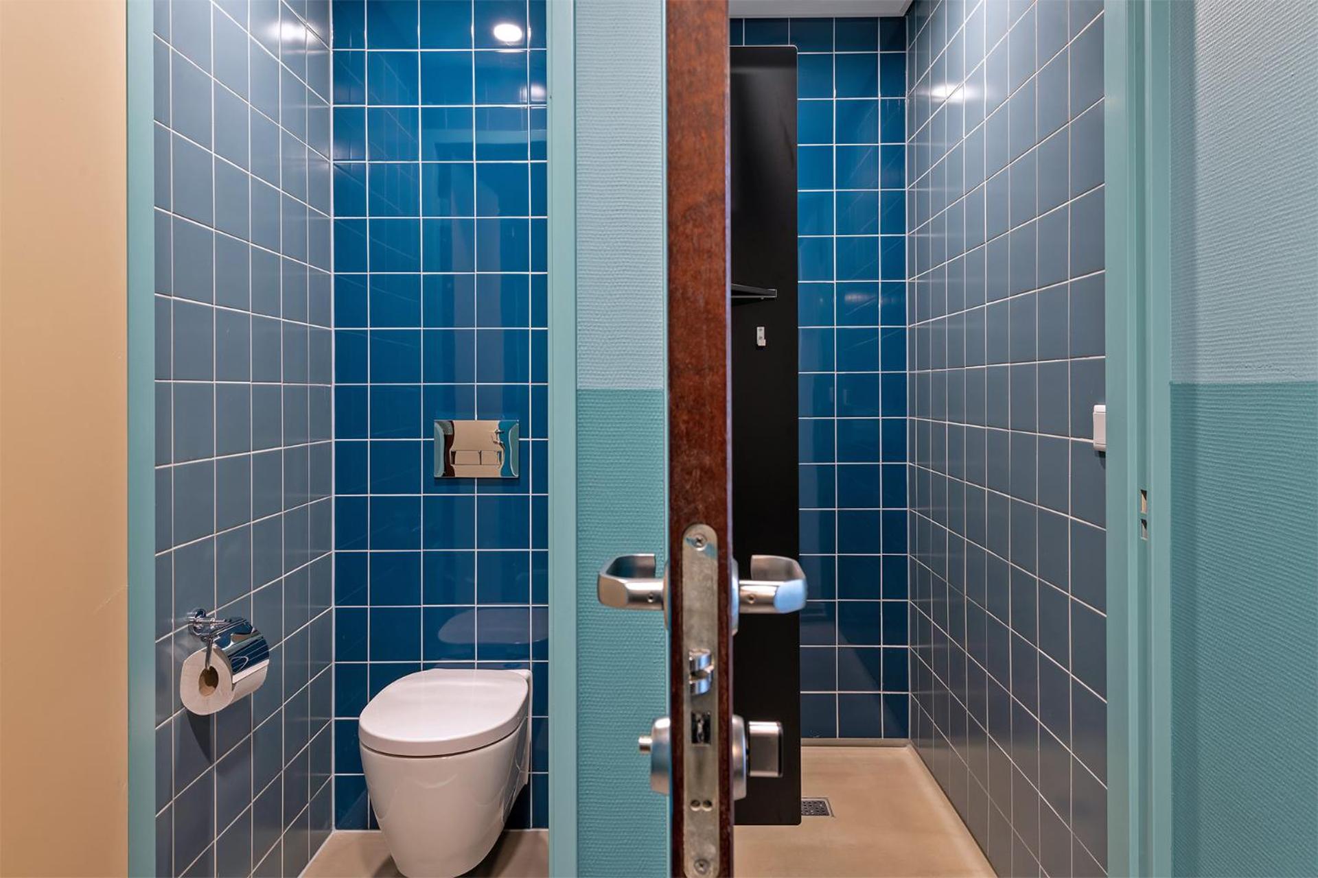 Quadruple Room with Private Bathroom and Shower - Photo 6