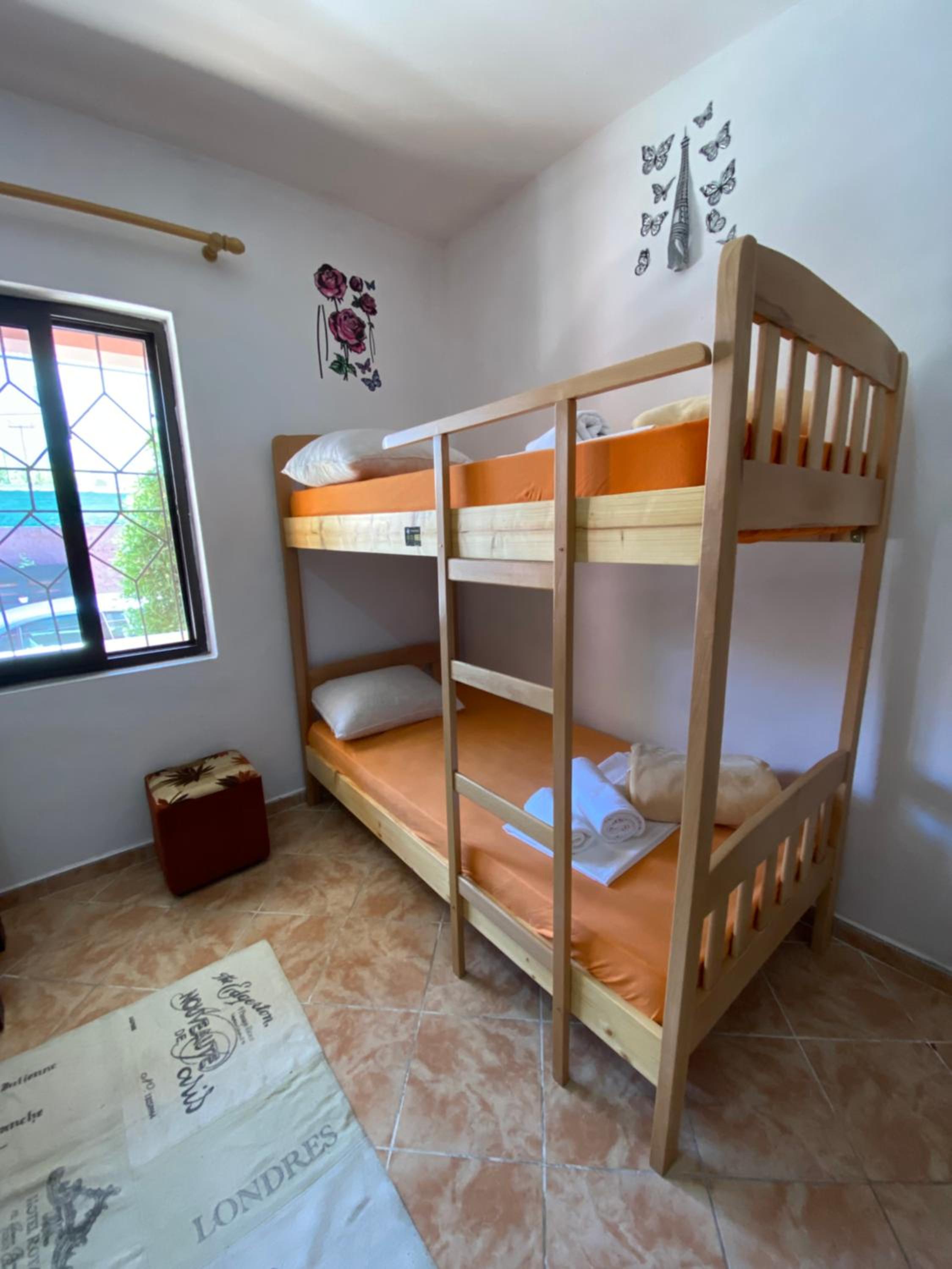 Bed in 6-Bed Dormitory Room photo 3