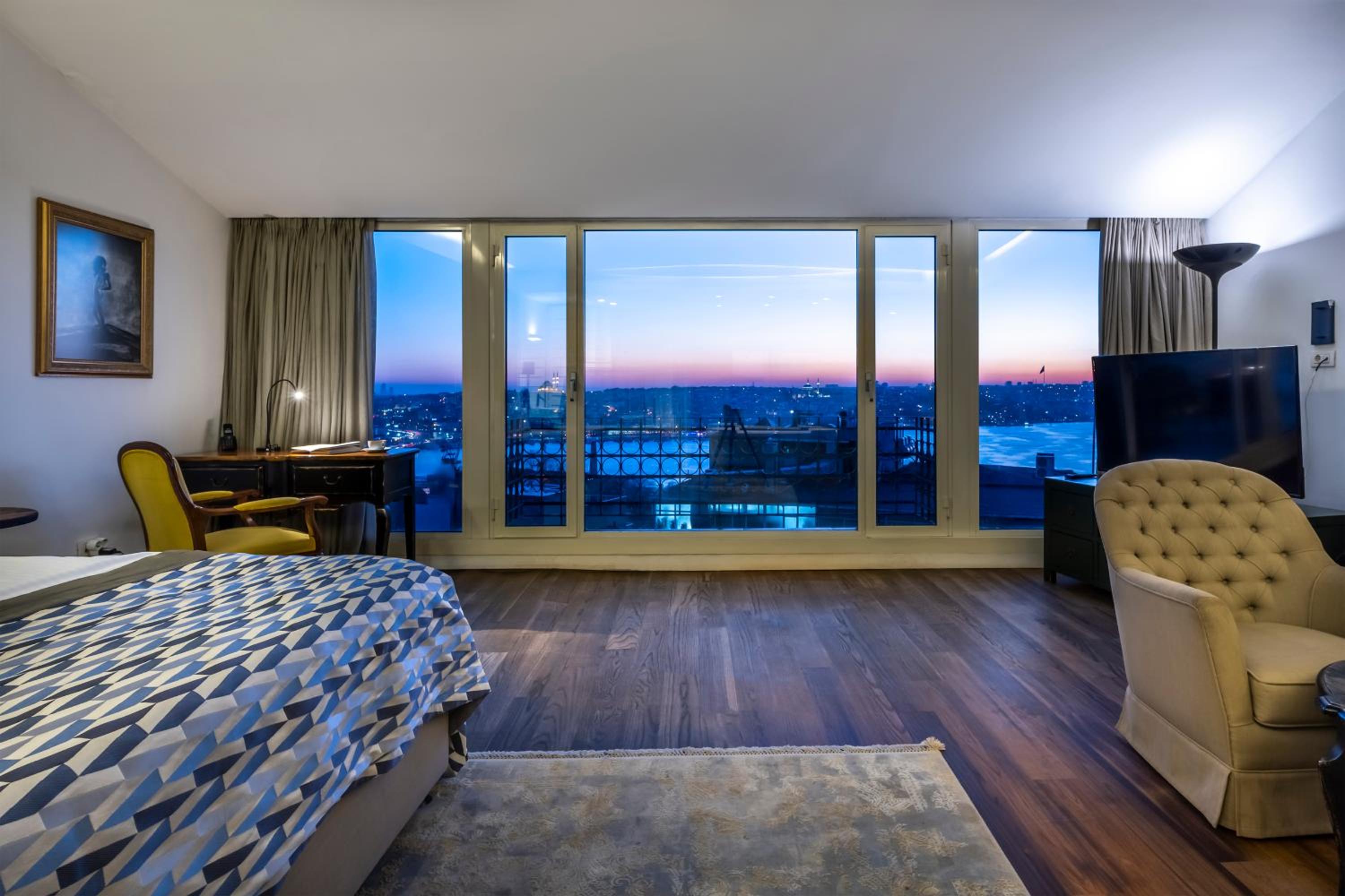 Penthouse photo 3