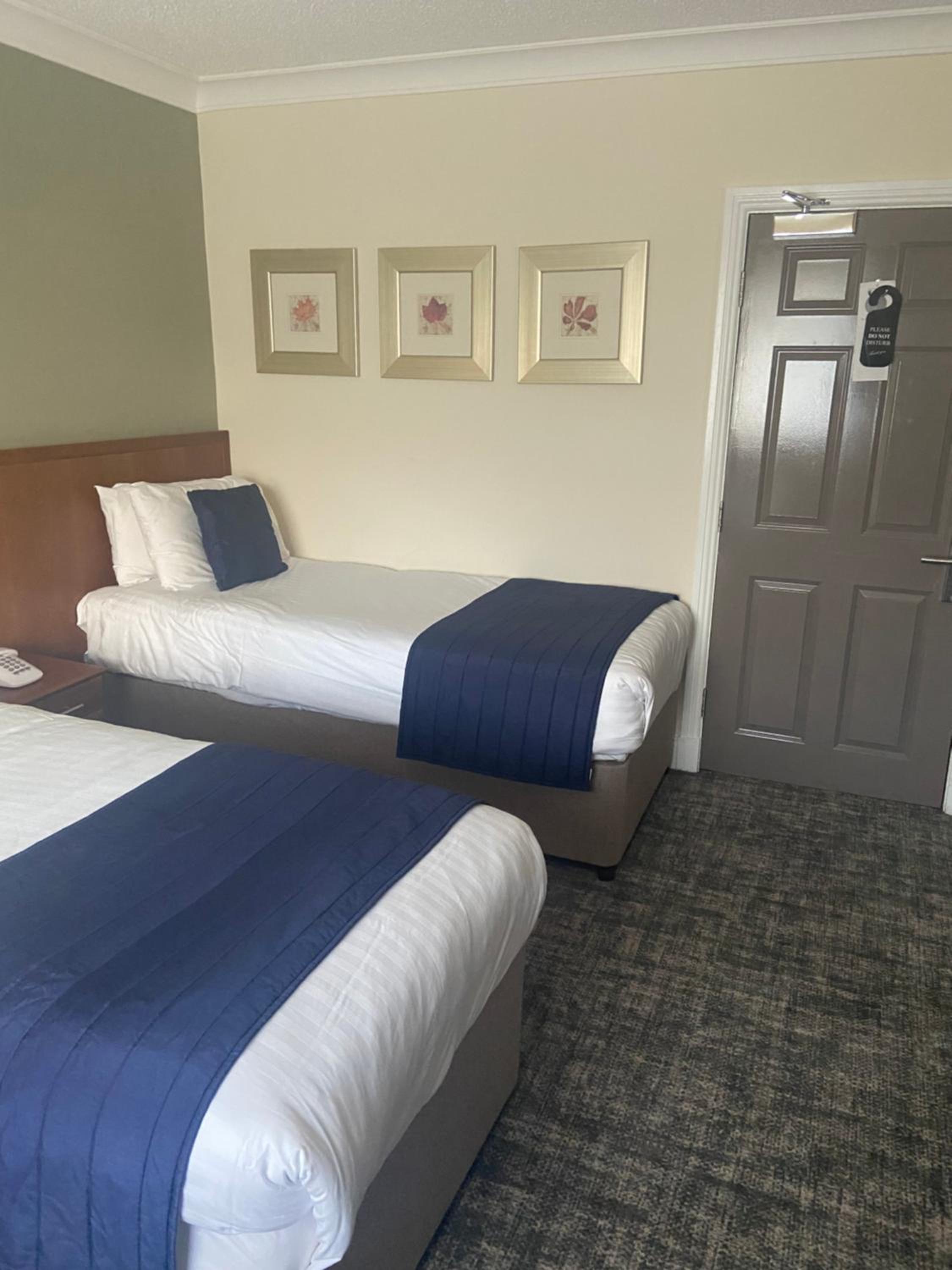 Standard Twin Room - Photo 2