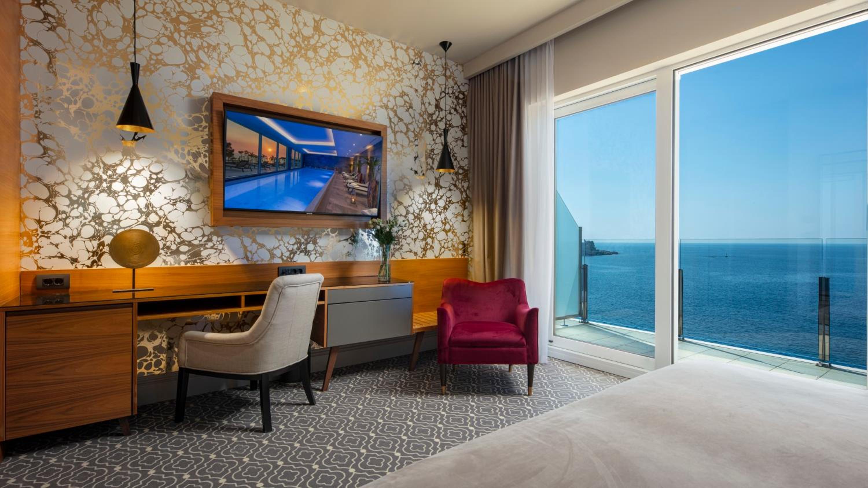 Luxury Double or Twin Room with Balcony and Sea View thumbnail 5