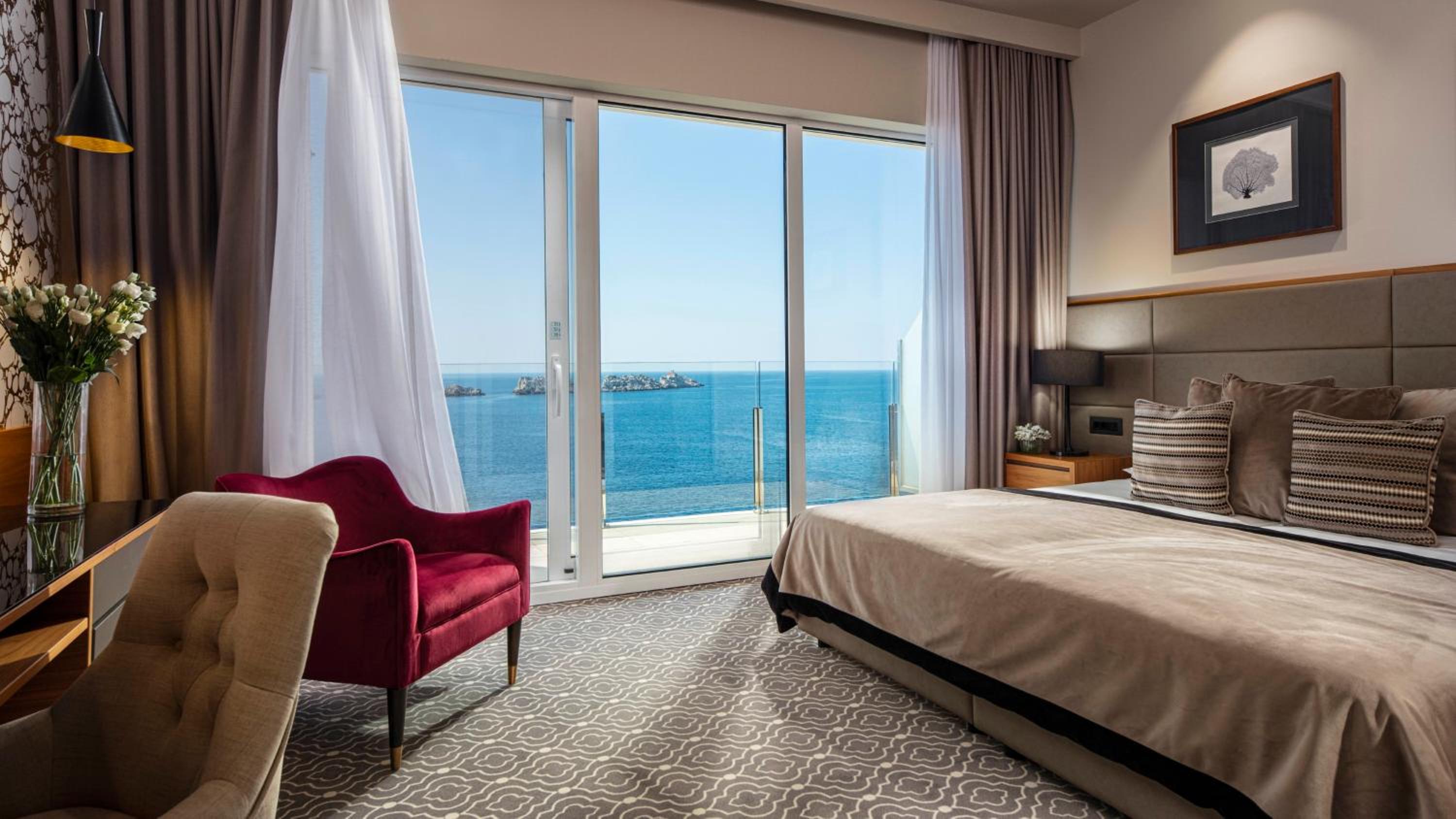 Luxury Double or Twin Room with Balcony and Sea View