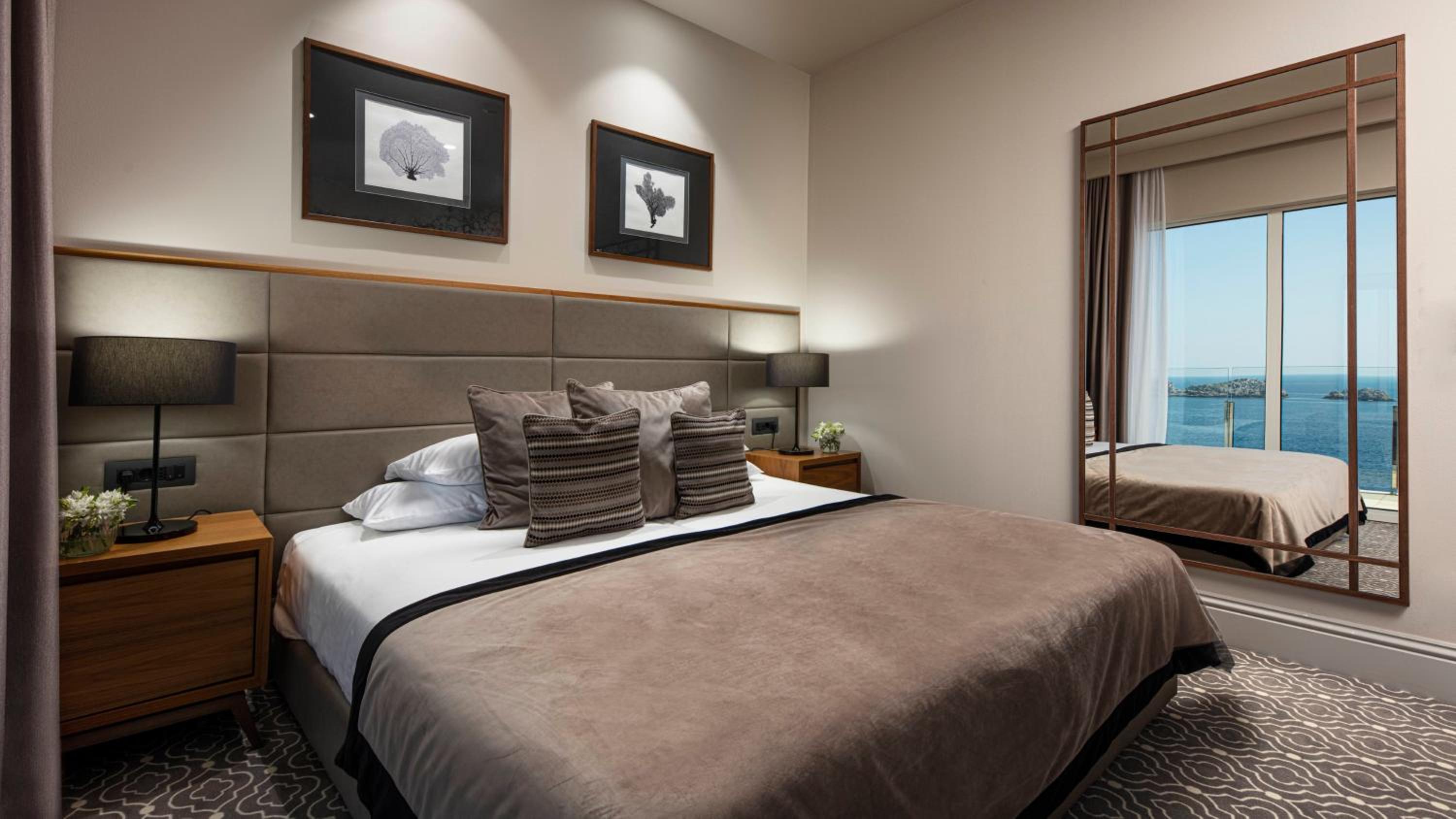 Luxury Double or Twin Room with Balcony and Sea View