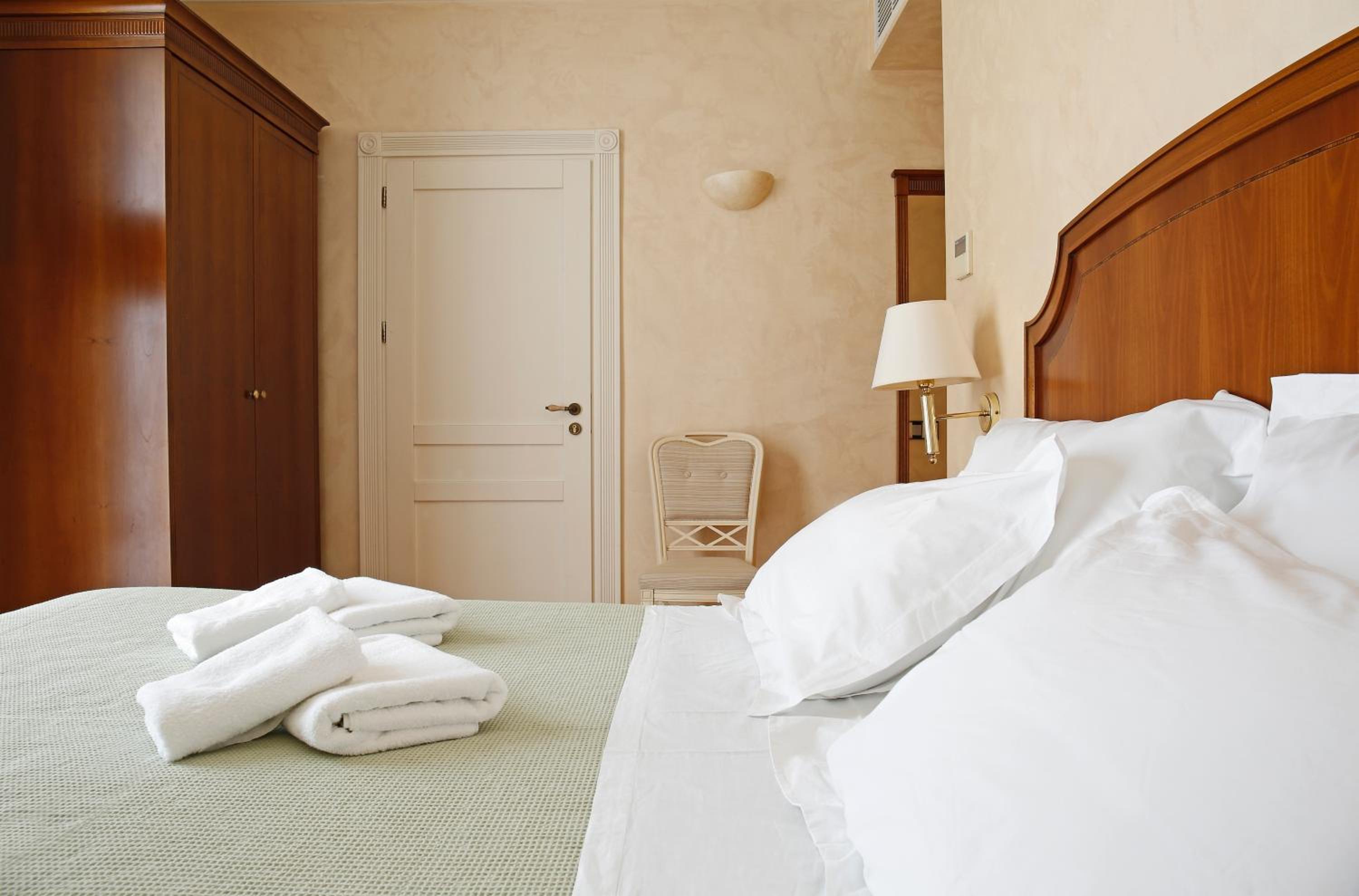 Special Offer - Classic Double Room - Photo 1