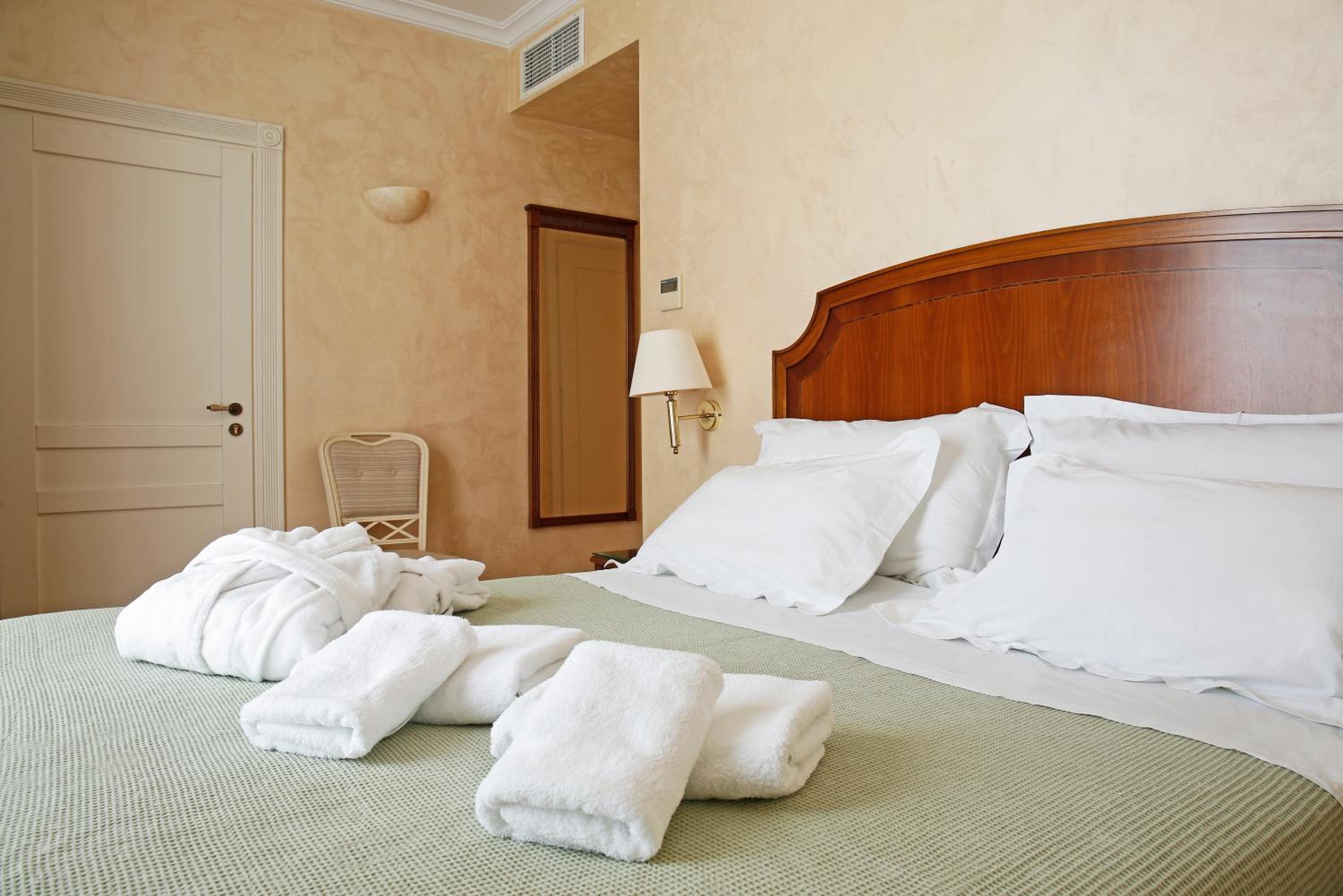 Special Offer - Classic Double Room - Photo 3