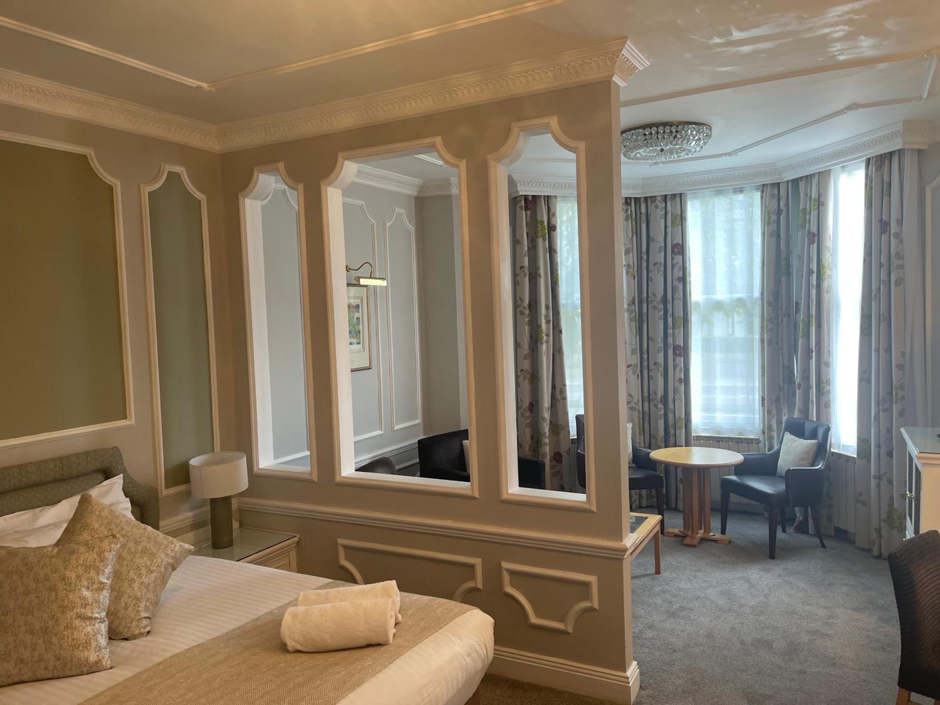 Suite - Photo 1