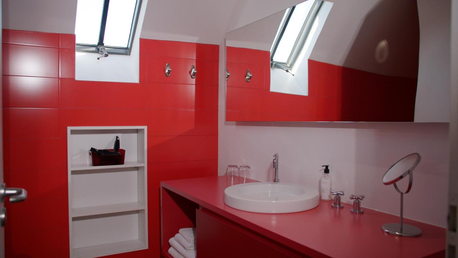 Family Suite (2 Adults + 2 Children)