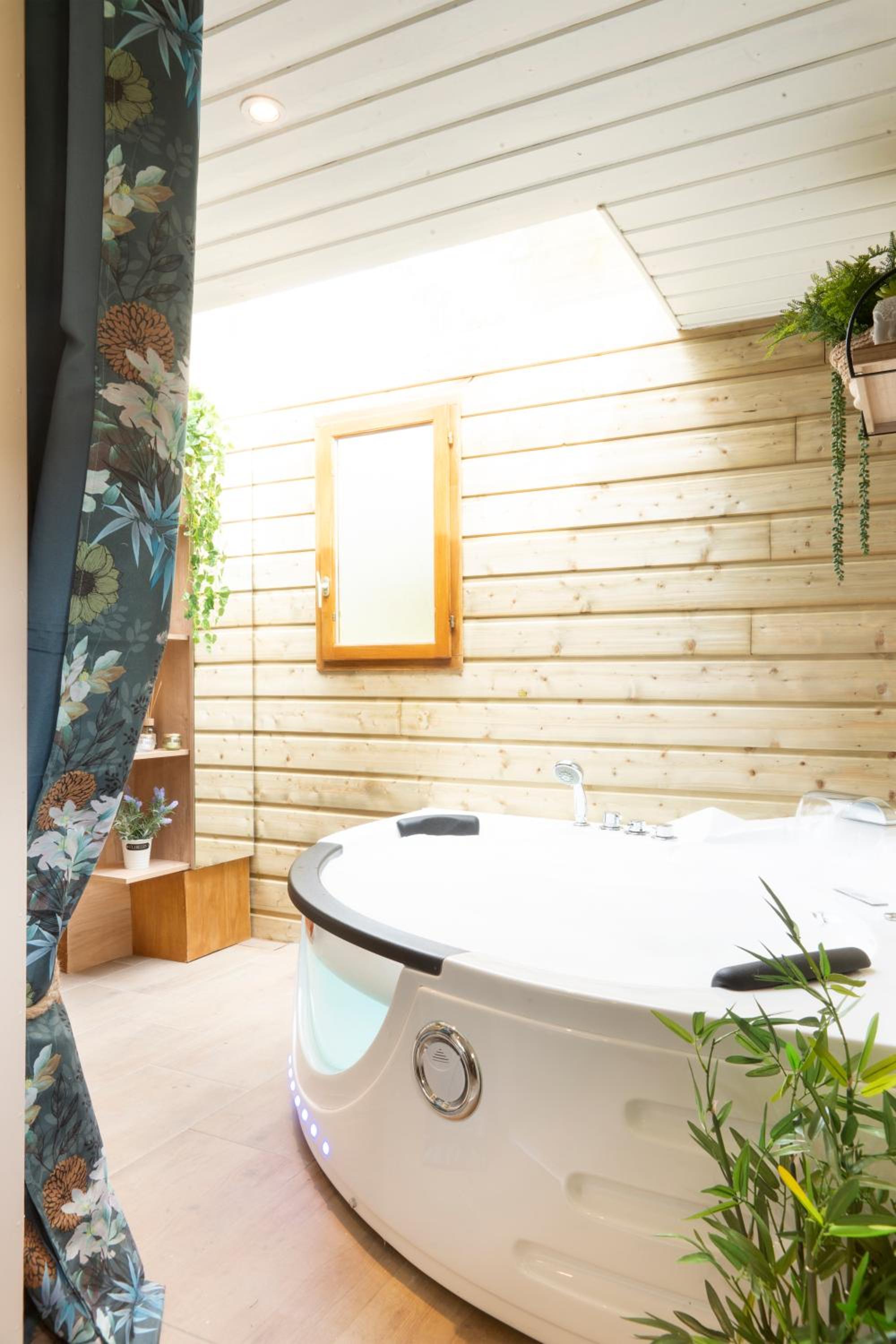 One-Bedroom Chalet - Photo 10