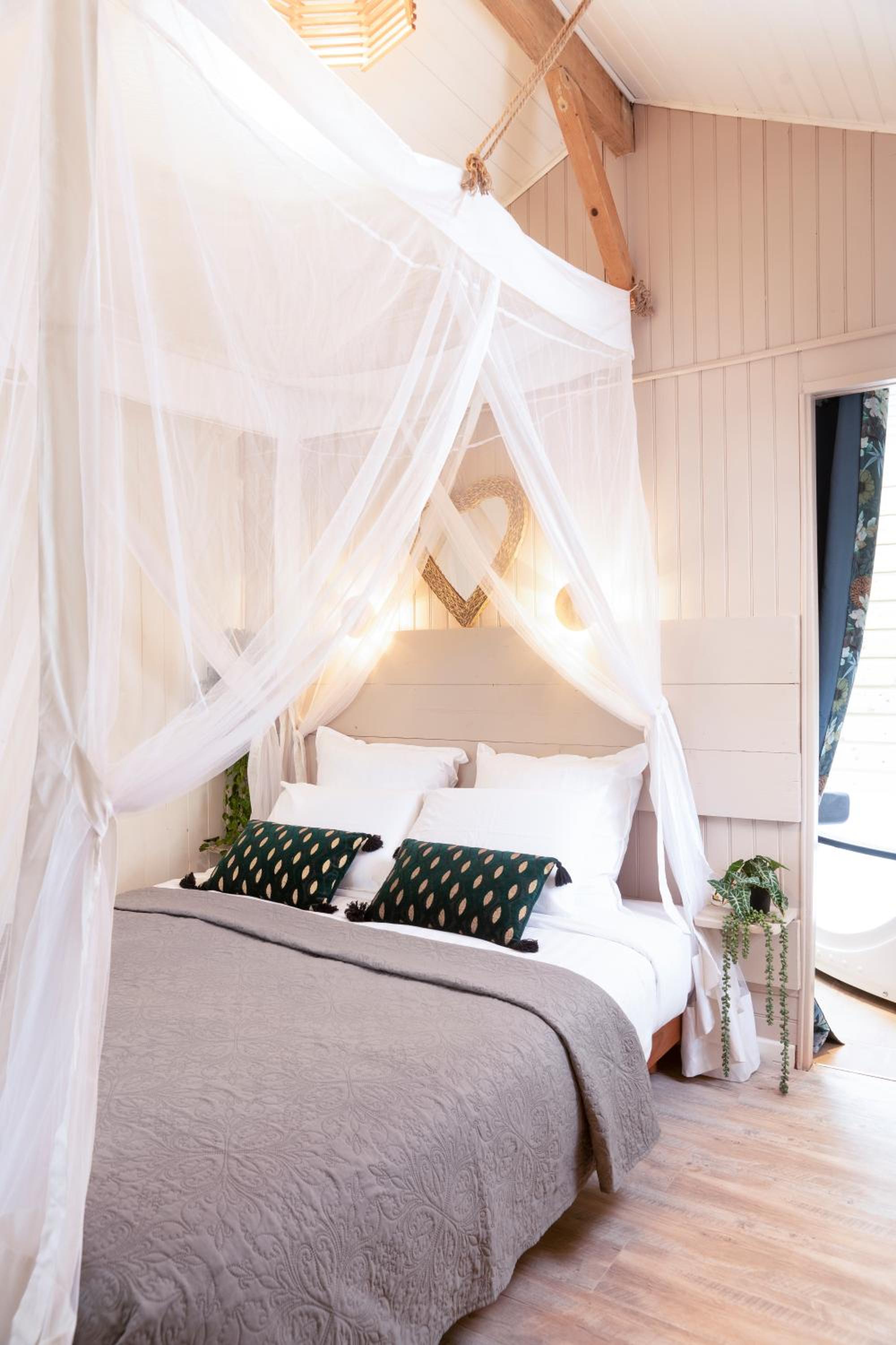 One-Bedroom Chalet - Photo 2