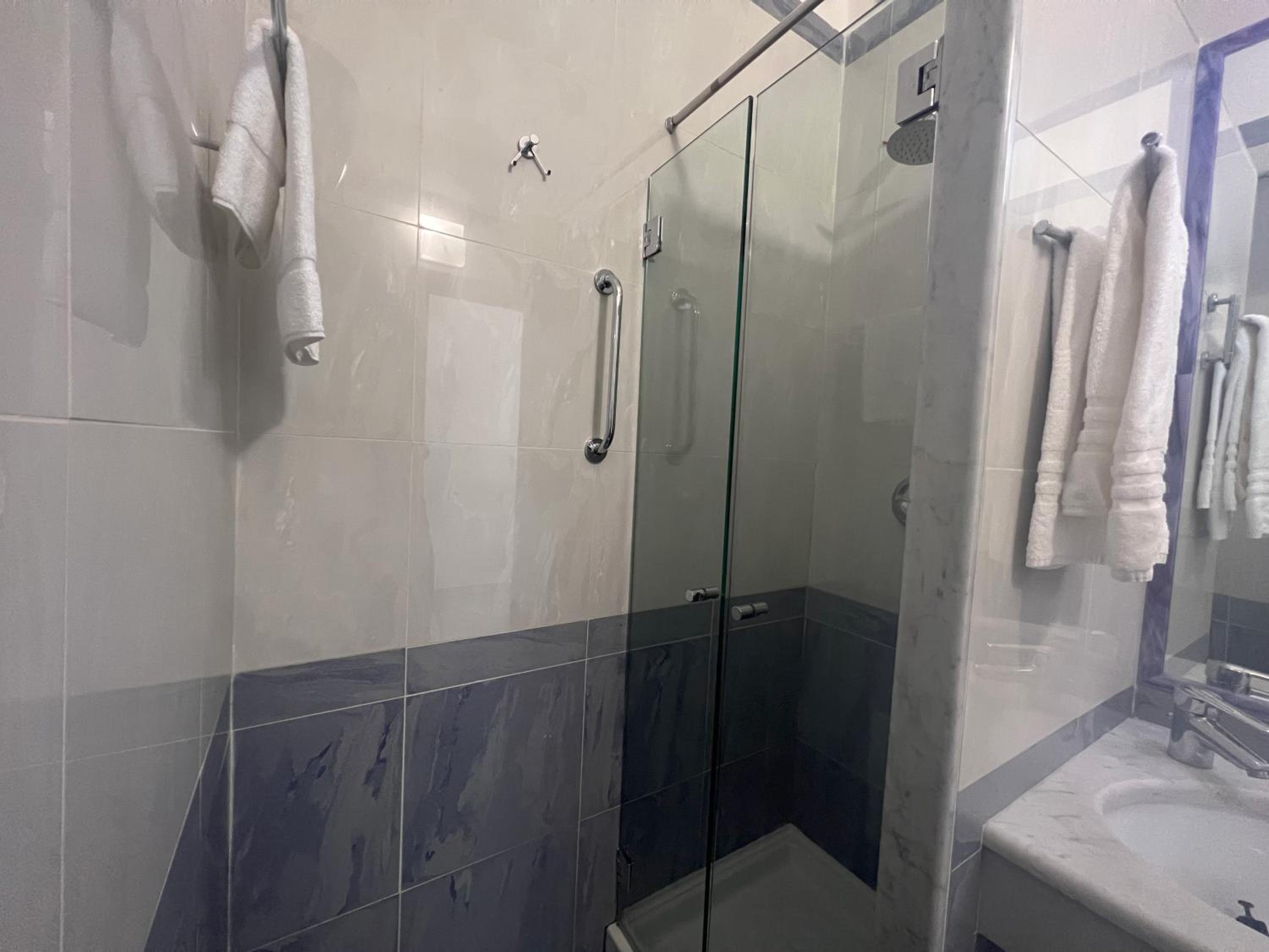 Standard Double Room - Photo 7