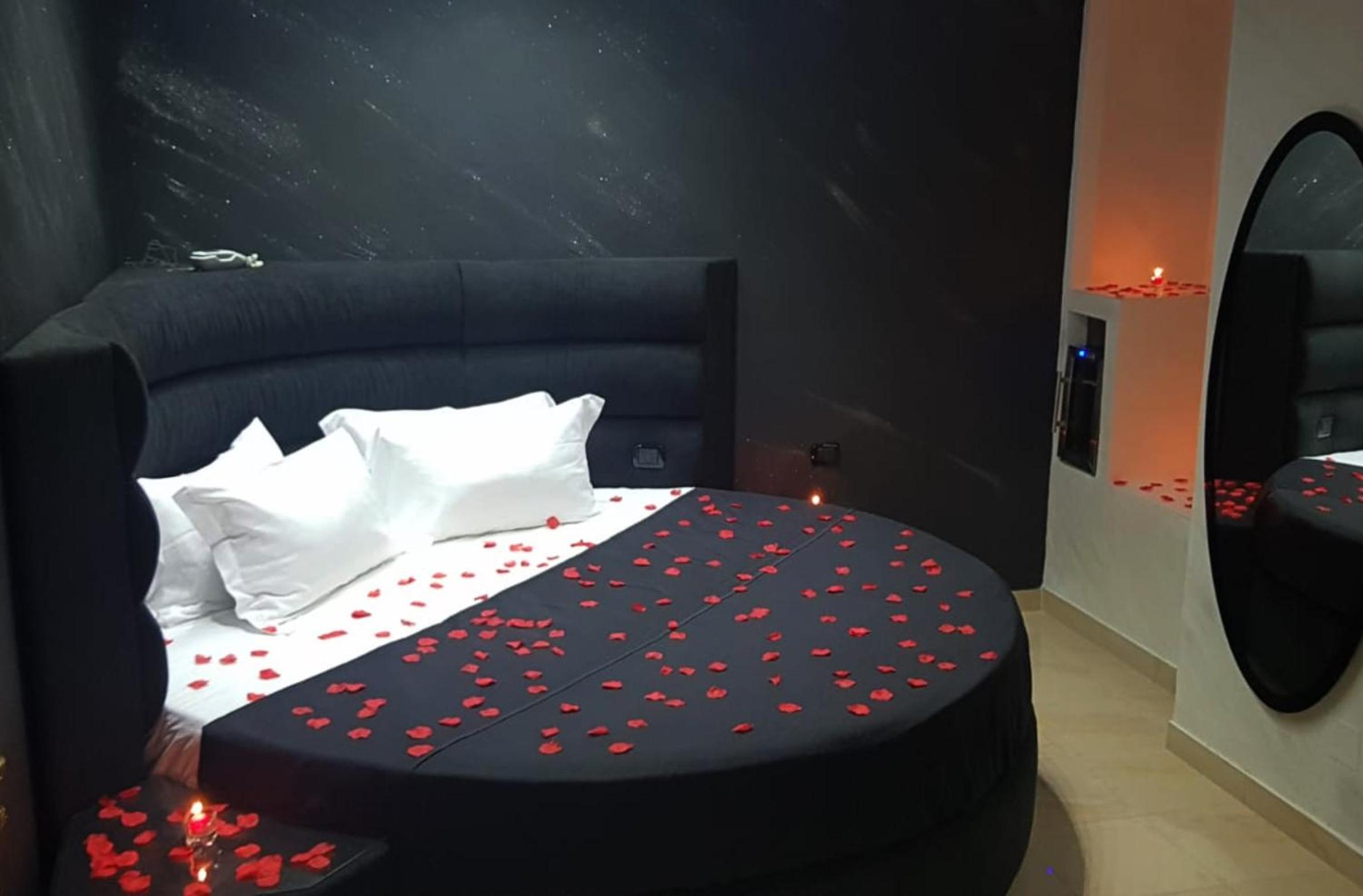 Suite with Spa Bath - Photo 1