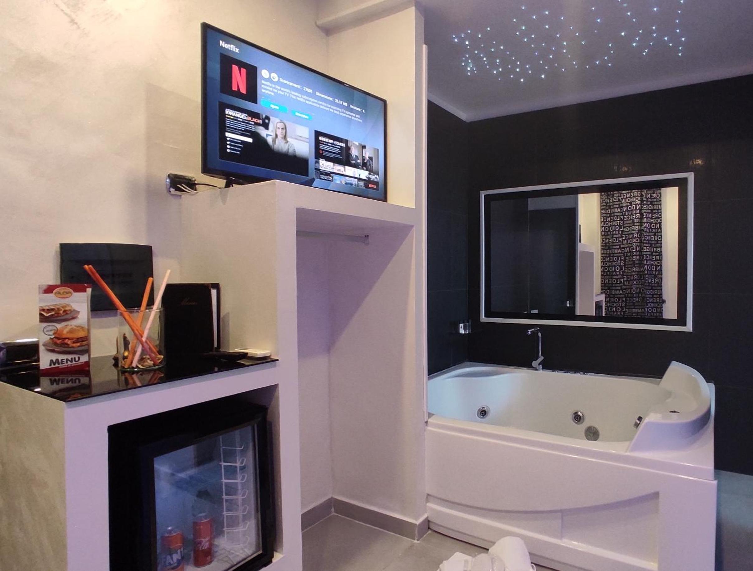 Suite with Spa Bath - Photo 3